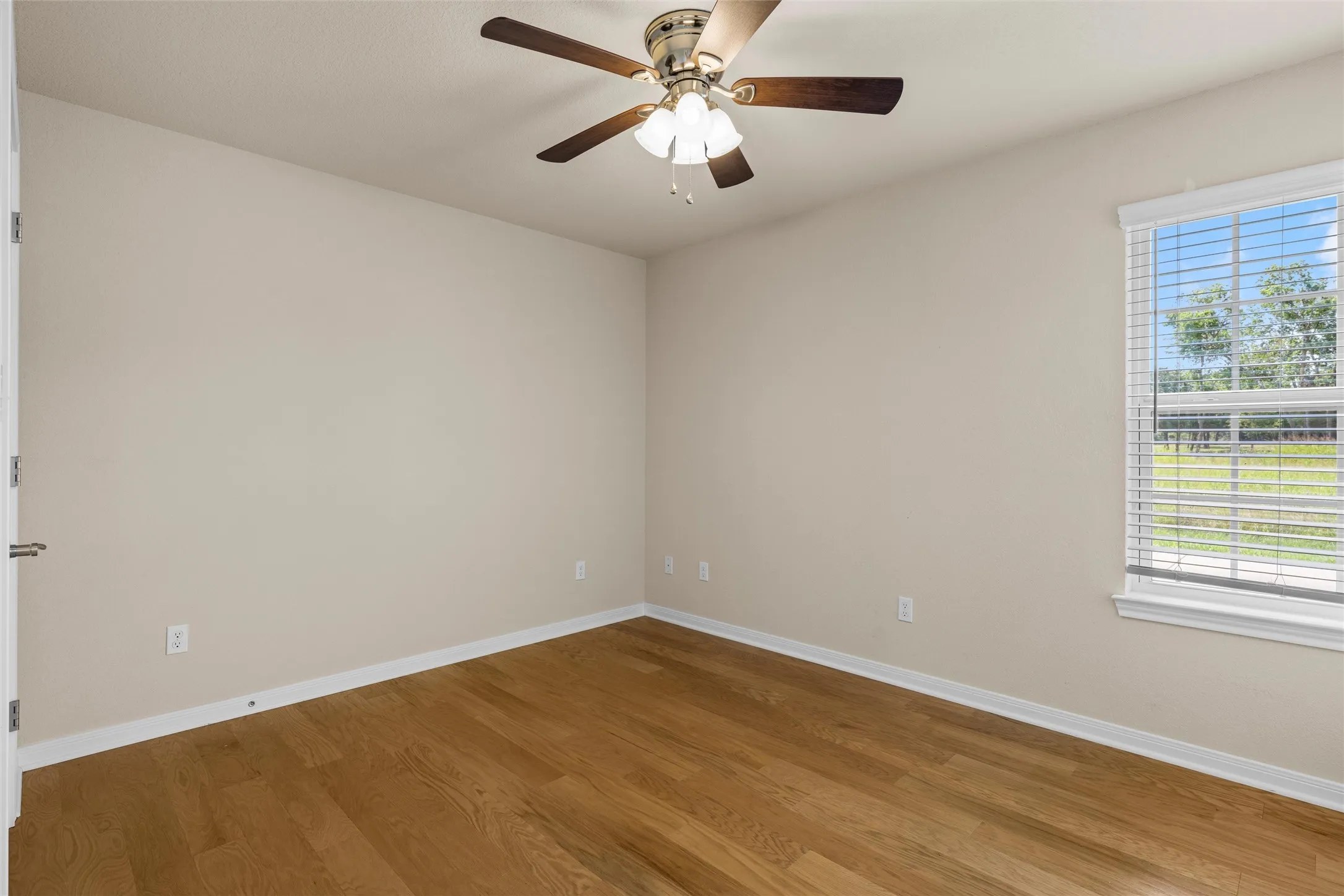 Single Family Residence For Sale in Mc Lennan County , 637 Hoffmeyer Lane, Robinson, Texas 76706, 3 Bedroom, 2 Bathroom, 3 Garage spaces, 1,726 Sqft, built in 2019, mls#21307561, Real Estate Agent in Robinson, Homes For Sale in Mc Lennan county, Homes For Sale in Robinson, Realtor in Robinson Texas, Real Estate Brokerage Independent Realty Texas, Luminita Cordes Realtor