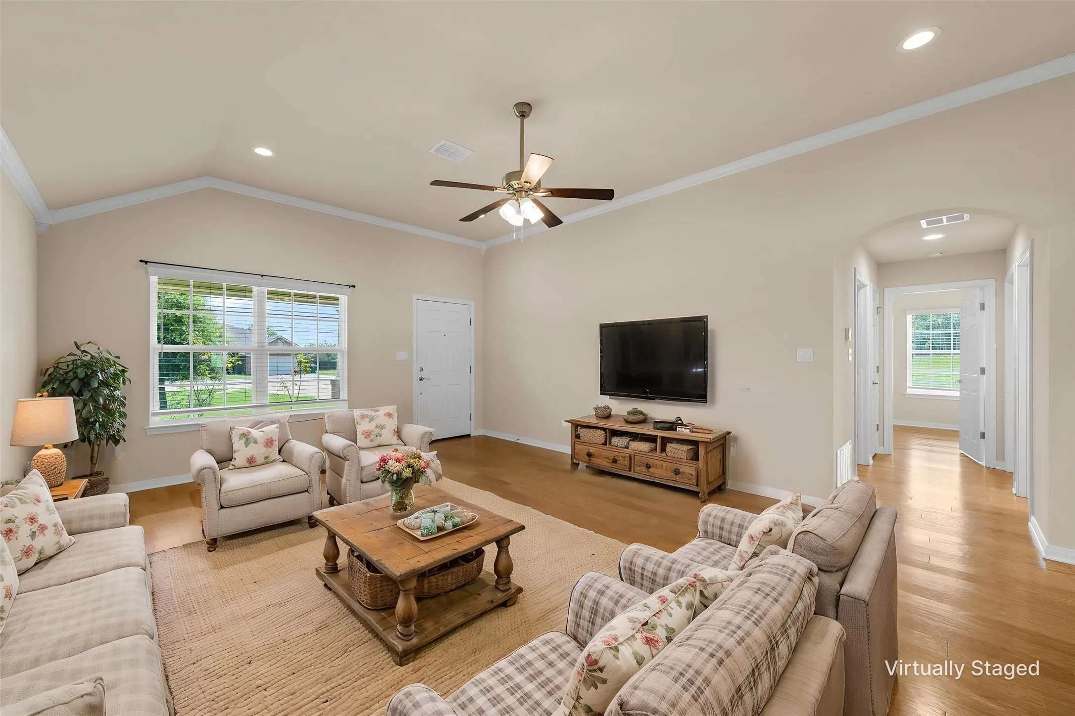 Single Family Residence For Sale in Mc Lennan County , 637 Hoffmeyer Lane, Robinson, Texas 76706, 3 Bedroom, 2 Bathroom, 3 Garage spaces, 1,726 Sqft, built in 2019, mls#21307561, Real Estate Agent in Robinson, Homes For Sale in Mc Lennan county, Homes For Sale in Robinson, Realtor in Robinson Texas, Real Estate Brokerage Independent Realty Texas, Luminita Cordes Realtor