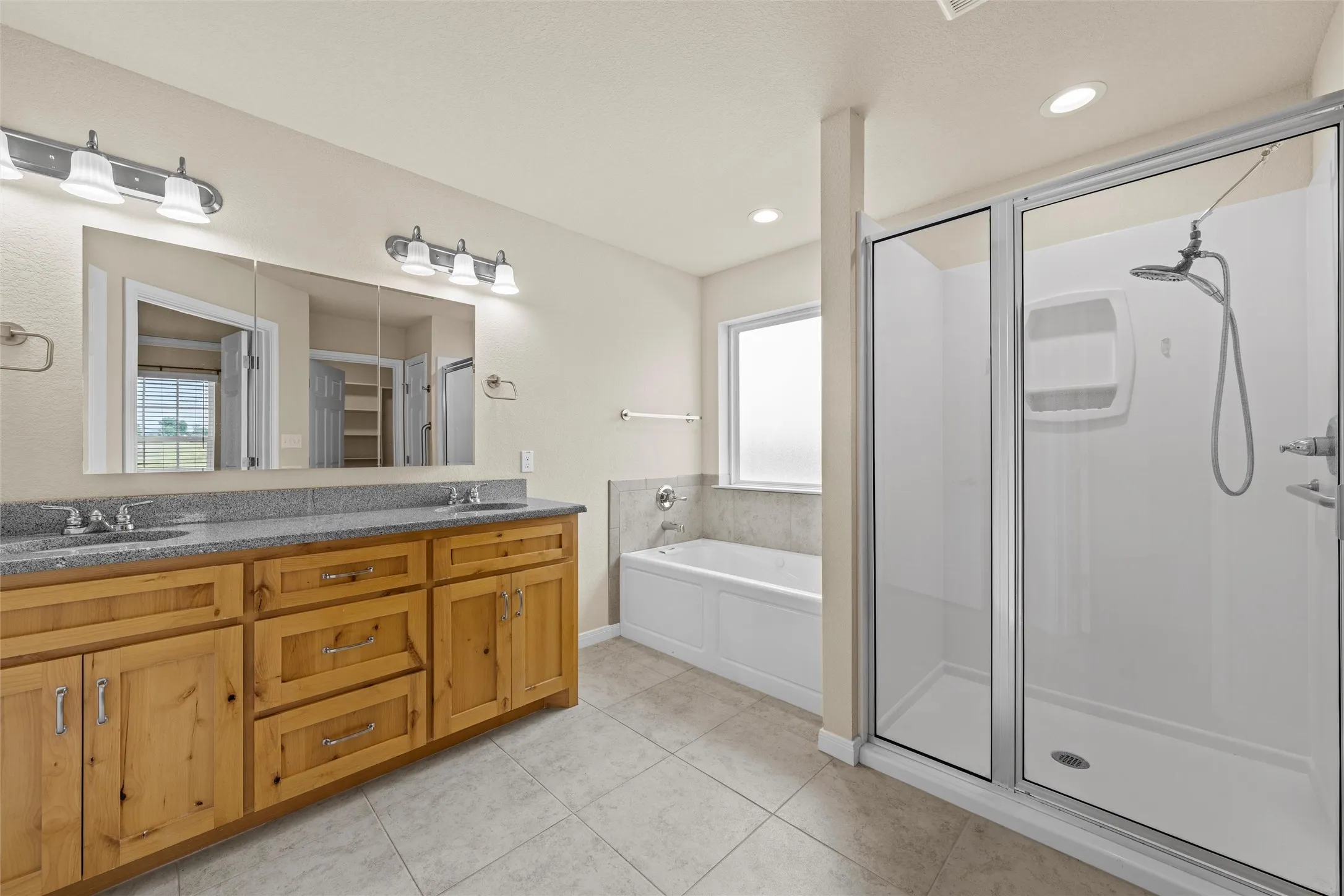 Single Family Residence For Sale in Mc Lennan County , 637 Hoffmeyer Lane, Robinson, Texas 76706, 3 Bedroom, 2 Bathroom, 3 Garage spaces, 1,726 Sqft, built in 2019, mls#21307561, Real Estate Agent in Robinson, Homes For Sale in Mc Lennan county, Homes For Sale in Robinson, Realtor in Robinson Texas, Real Estate Brokerage Independent Realty Texas, Luminita Cordes Realtor
