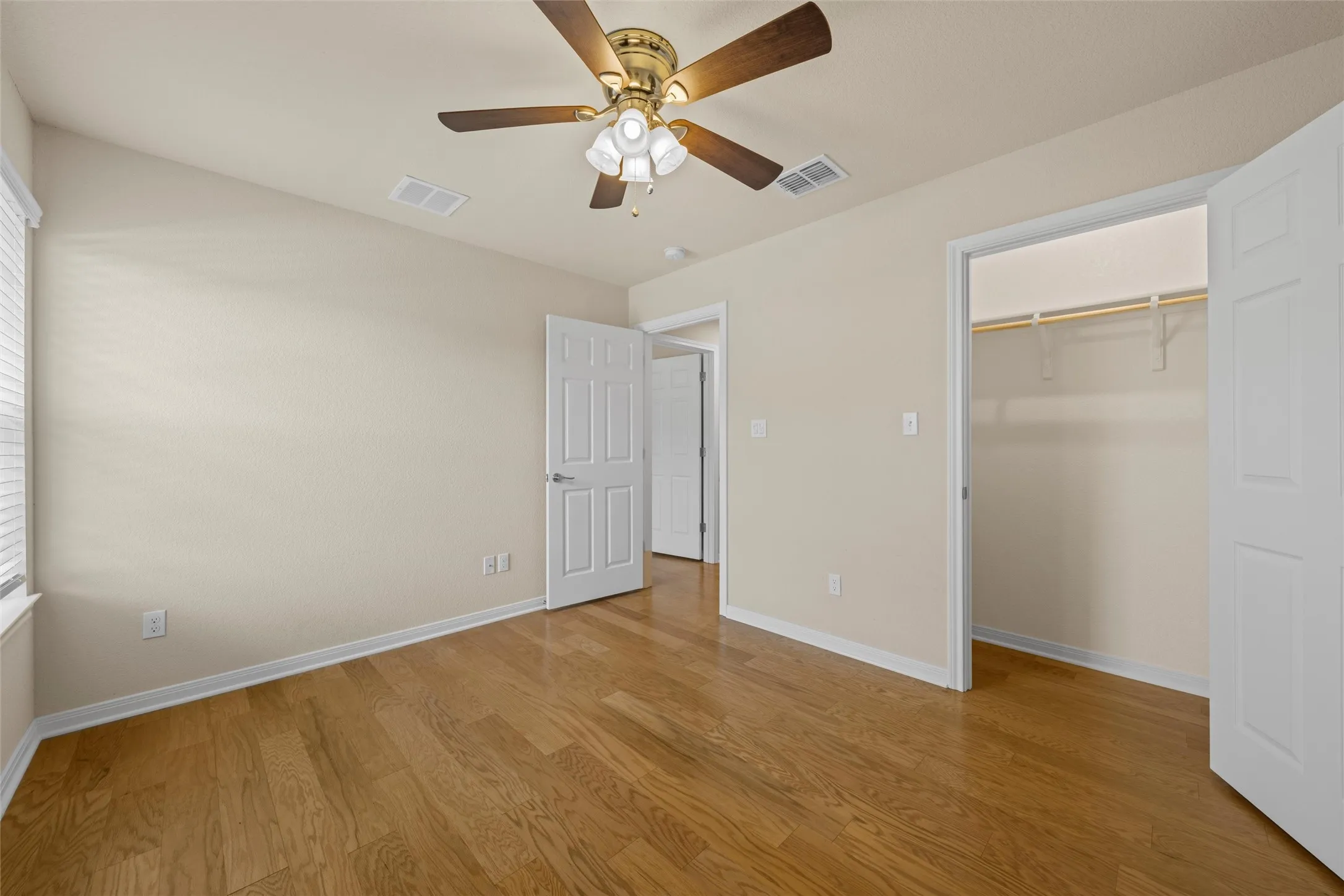 Single Family Residence For Sale in Mc Lennan County , 637 Hoffmeyer Lane, Robinson, Texas 76706, 3 Bedroom, 2 Bathroom, 3 Garage spaces, 1,726 Sqft, built in 2019, mls#21307561, Real Estate Agent in Robinson, Homes For Sale in Mc Lennan county, Homes For Sale in Robinson, Realtor in Robinson Texas, Real Estate Brokerage Independent Realty Texas, Luminita Cordes Realtor