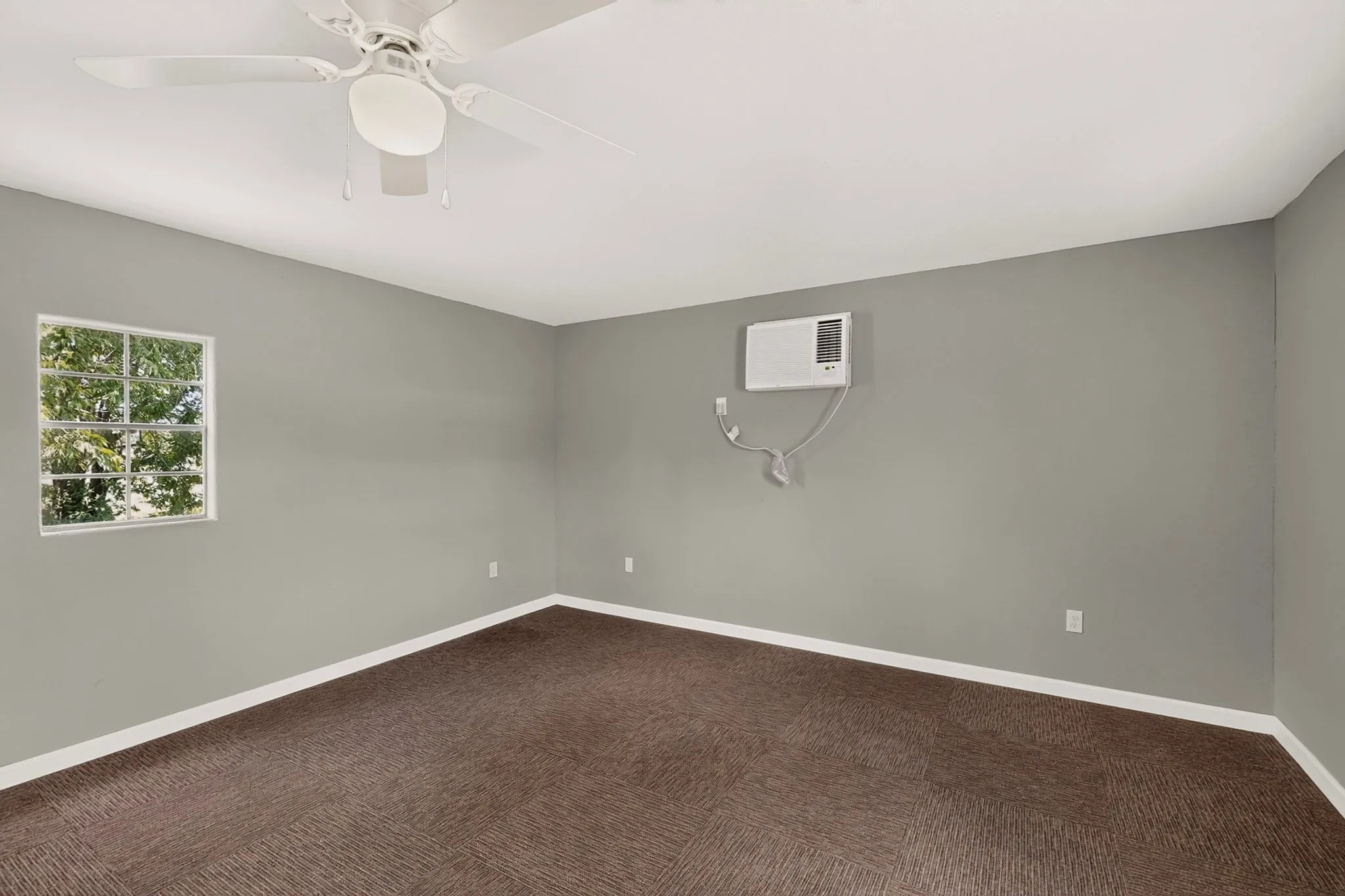 Single Family Residence For Rent in Johnson County , 1657 E 2nd Street, Cleburne, Texas 76031, 1 Bedroom, 1 Bathroom, Garage spaces, 624 Sqft, built in 2024, mls#21307945, Real Estate Agent in Cleburne, Homes For Rent in Johnson county, Homes For Rent in Cleburne, Realtor in Cleburne Texas, Real Estate Brokerage Independent Realty Texas, Luminita Cordes Realtor