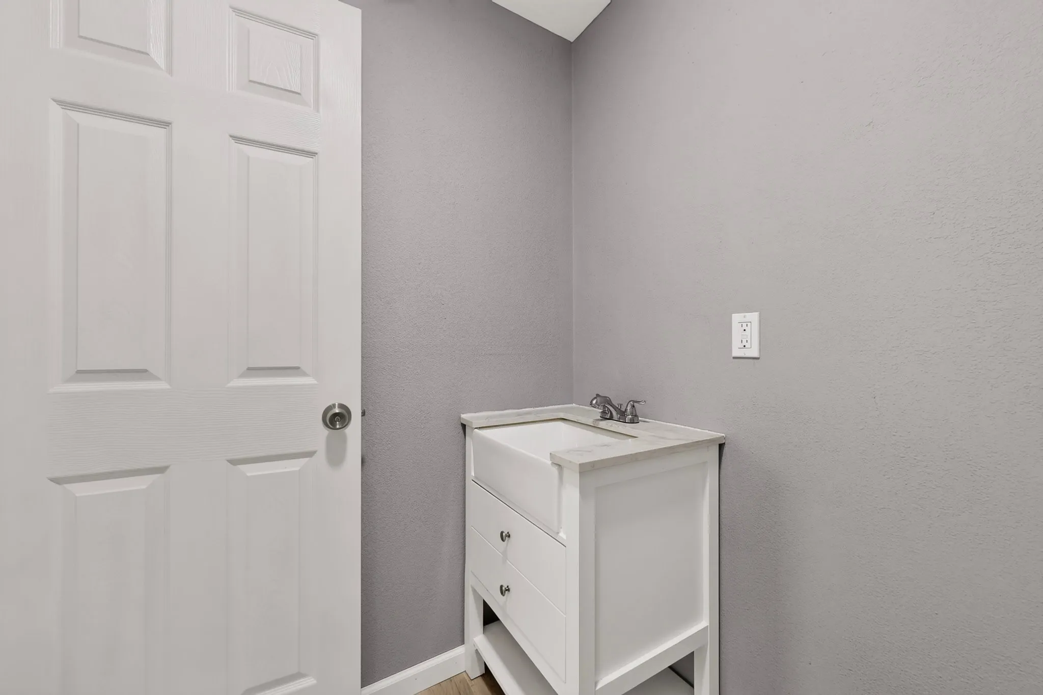 Single Family Residence For Rent in Johnson County , 1657 E 2nd Street, Cleburne, Texas 76031, 1 Bedroom, 1 Bathroom, Garage spaces, 624 Sqft, built in 2024, mls#21307945, Real Estate Agent in Cleburne, Homes For Rent in Johnson county, Homes For Rent in Cleburne, Realtor in Cleburne Texas, Real Estate Brokerage Independent Realty Texas, Luminita Cordes Realtor