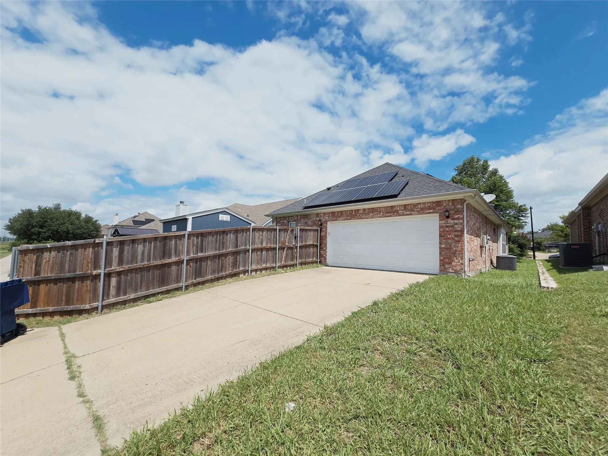 Single Family Residence For Sale in Dallas County , 6802 Christina Lane, Garland, Texas 75043, 4 Bedroom, 3 Bathroom, 2 Garage spaces, 1,998 Sqft, built in 2005, mls#21310785, Real Estate Agent in Garland, Homes For Sale in Dallas county, Homes For Sale in Garland, Realtor in Garland Texas, Real Estate Brokerage Independent Realty Texas, Luminita Cordes Realtor
