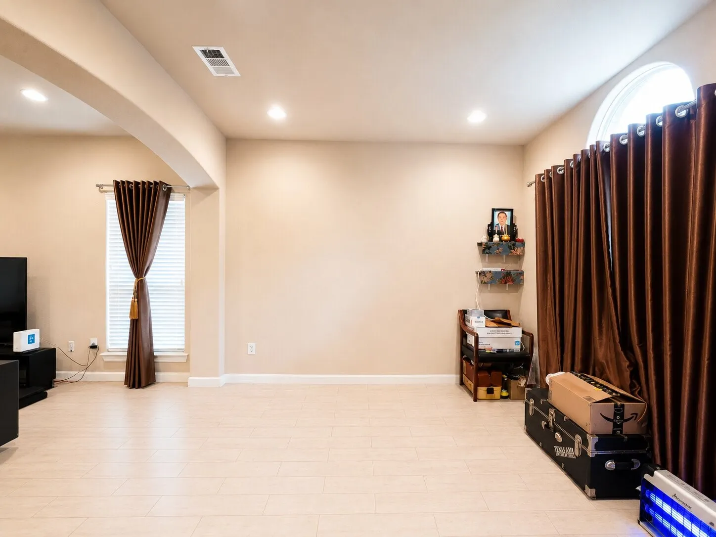 Single Family Residence For Sale in Dallas County , 6802 Christina Lane, Garland, Texas 75043, 4 Bedroom, 3 Bathroom, 2 Garage spaces, 1,998 Sqft, built in 2005, mls#21310785, Real Estate Agent in Garland, Homes For Sale in Dallas county, Homes For Sale in Garland, Realtor in Garland Texas, Real Estate Brokerage Independent Realty Texas, Luminita Cordes Realtor