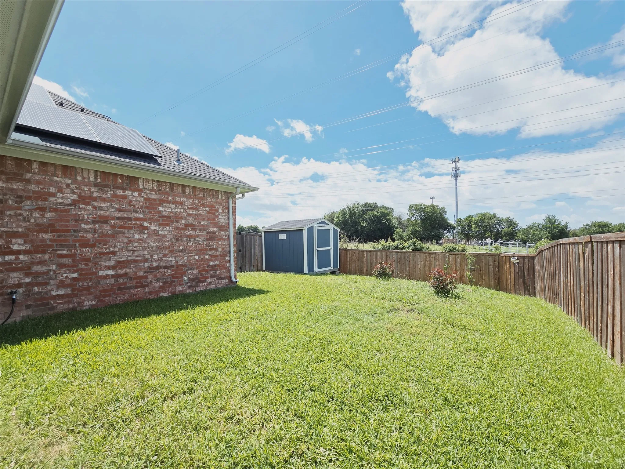 Single Family Residence For Sale in Dallas County , 6802 Christina Lane, Garland, Texas 75043, 4 Bedroom, 3 Bathroom, 2 Garage spaces, 1,998 Sqft, built in 2005, mls#21310785, Real Estate Agent in Garland, Homes For Sale in Dallas county, Homes For Sale in Garland, Realtor in Garland Texas, Real Estate Brokerage Independent Realty Texas, Luminita Cordes Realtor