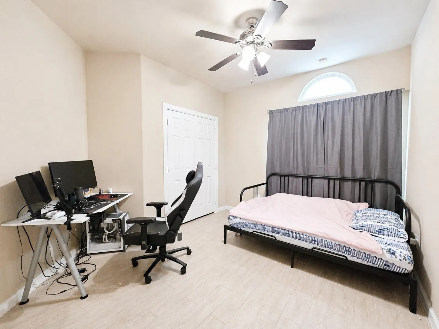 Single Family Residence For Sale in Dallas County , 6802 Christina Lane, Garland, Texas 75043, 4 Bedroom, 3 Bathroom, 2 Garage spaces, 1,998 Sqft, built in 2005, mls#21310785, Real Estate Agent in Garland, Homes For Sale in Dallas county, Homes For Sale in Garland, Realtor in Garland Texas, Real Estate Brokerage Independent Realty Texas, Luminita Cordes Realtor