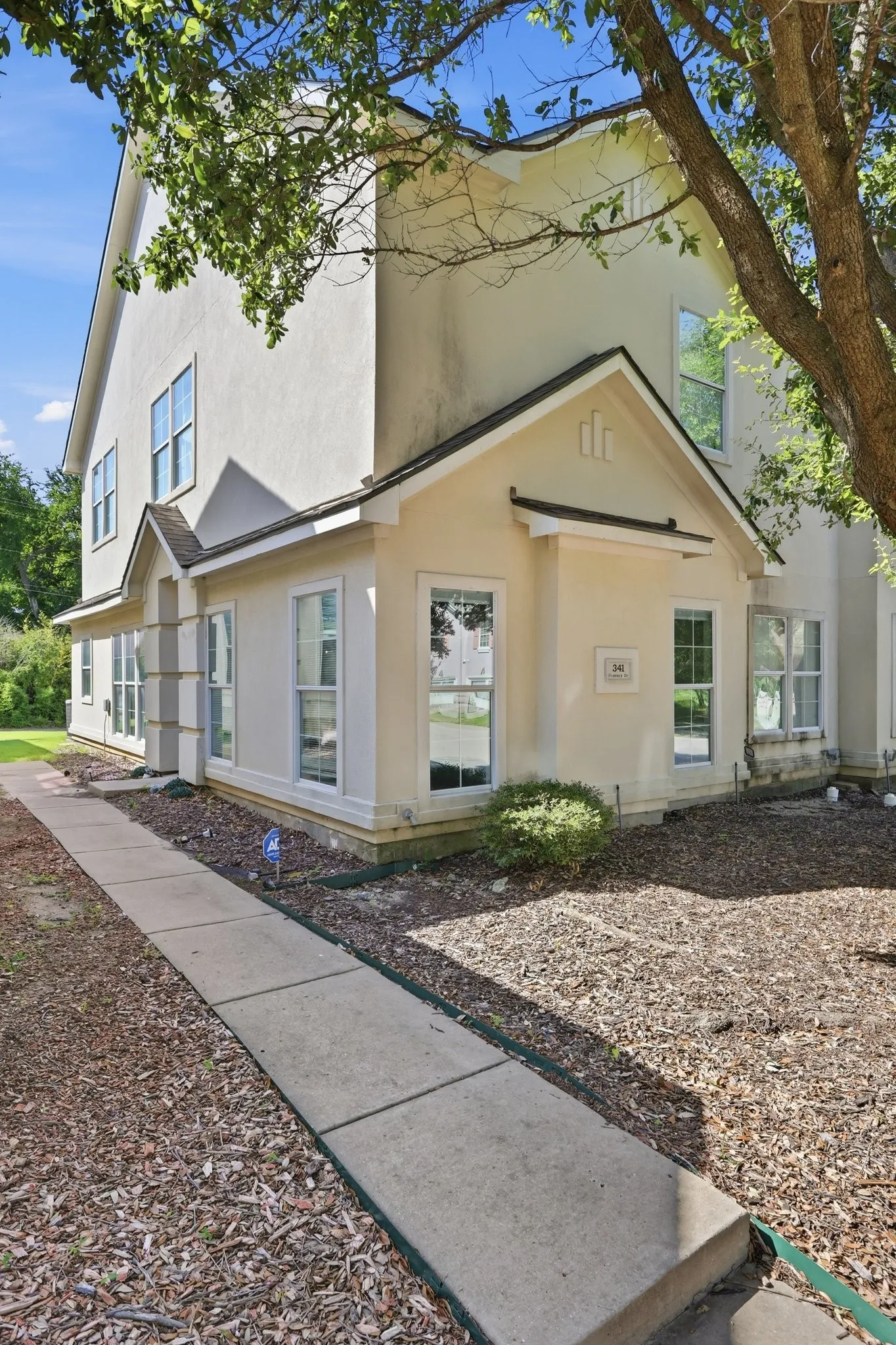 Townhouse For Sale in Collin County , 341 Regency Drive, Allen, Texas 75002, 3 Bedroom, 3 Bathroom, 2 Garage spaces, 1,894 Sqft, built in 2008, mls#21306514, Real Estate Agent in Allen, Homes For Sale in Collin county, Homes For Sale in Allen, Realtor in Allen Texas, Real Estate Brokerage Independent Realty Texas, Luminita Cordes Realtor
