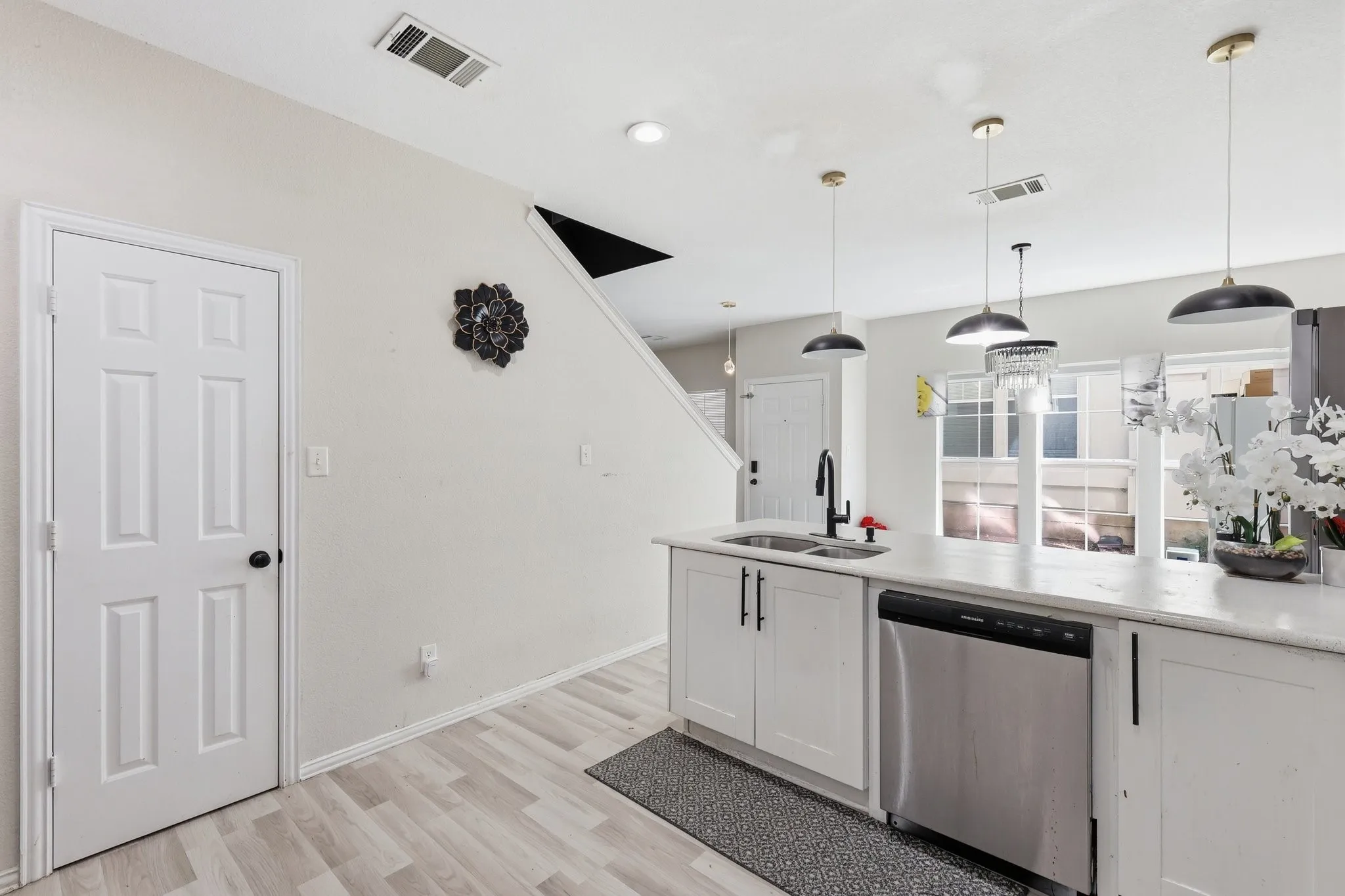 Townhouse For Sale in Collin County , 341 Regency Drive, Allen, Texas 75002, 3 Bedroom, 3 Bathroom, 2 Garage spaces, 1,894 Sqft, built in 2008, mls#21306514, Real Estate Agent in Allen, Homes For Sale in Collin county, Homes For Sale in Allen, Realtor in Allen Texas, Real Estate Brokerage Independent Realty Texas, Luminita Cordes Realtor