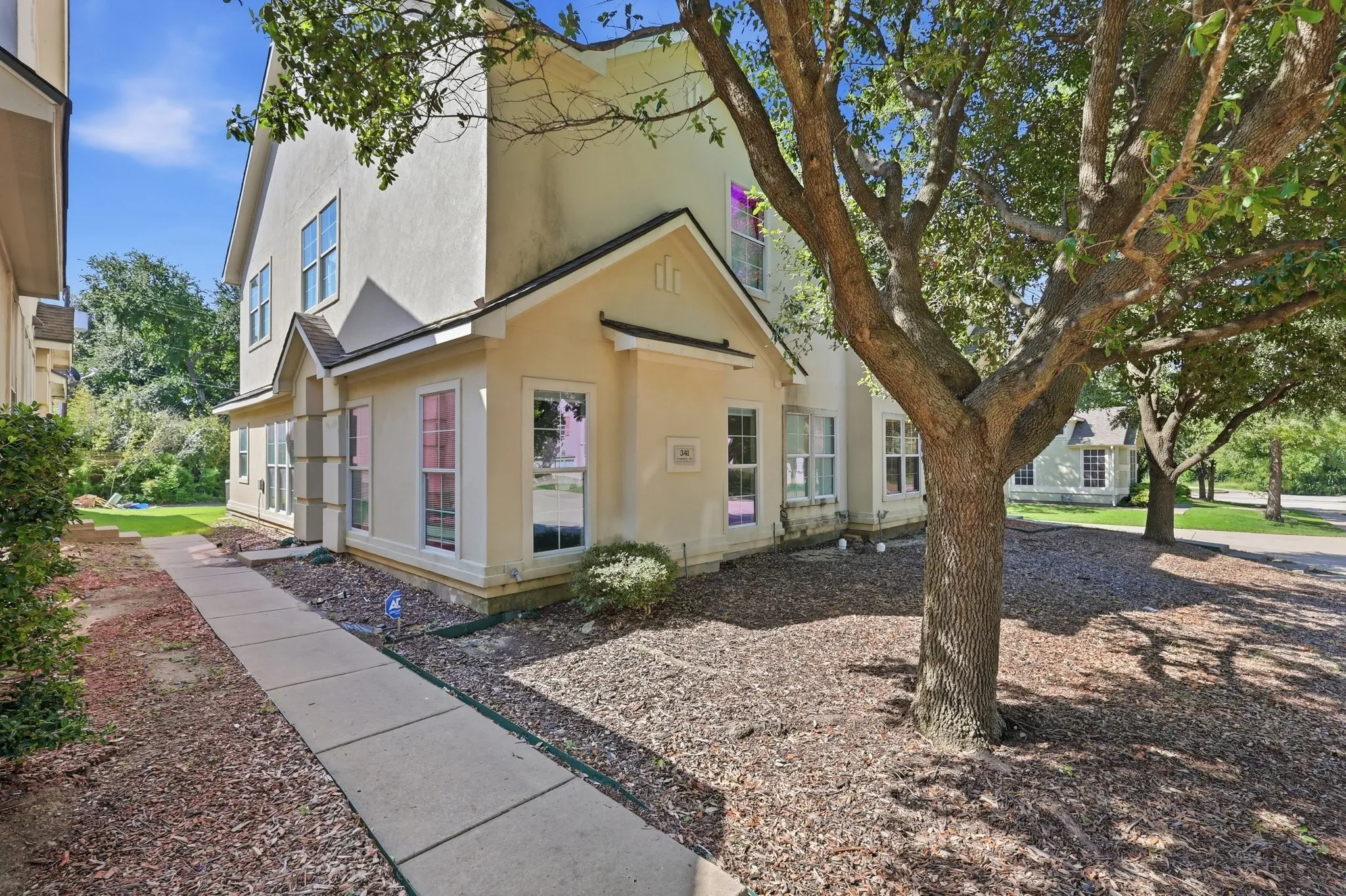 Townhouse For Sale in Collin County , 341 Regency Drive, Allen, Texas 75002, 3 Bedroom, 3 Bathroom, 2 Garage spaces, 1,894 Sqft, built in 2008, mls#21306514, Real Estate Agent in Allen, Homes For Sale in Collin county, Homes For Sale in Allen, Realtor in Allen Texas, Real Estate Brokerage Independent Realty Texas, Luminita Cordes Realtor