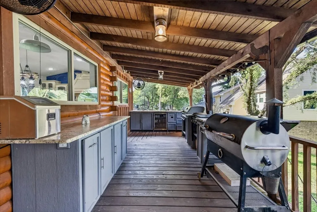 Covered patio with outdoor kitchen