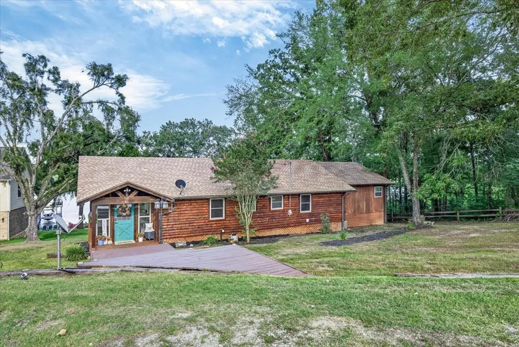 Single Family Residence For Sale in Henderson County , 12791 Honeysuckle Circle, Eustace, Texas 75124, 3 Bedroom, 2 Bathroom, Garage spaces, 2,160 Sqft, built in 1988, mls#21302274, Real Estate Agent in Eustace, Homes For Sale in Henderson county, Homes For Sale in Eustace, Realtor in Eustace Texas, Real Estate Brokerage Independent Realty Texas, Luminita Cordes Realtor