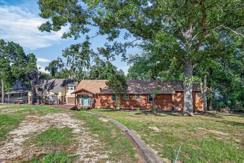 Single Family Residence For Sale in Henderson County , 12791 Honeysuckle Circle, Eustace, Texas 75124, 3 Bedroom, 2 Bathroom, Garage spaces, 2,160 Sqft, built in 1988, mls#21302274, Real Estate Agent in Eustace, Homes For Sale in Henderson county, Homes For Sale in Eustace, Realtor in Eustace Texas, Real Estate Brokerage Independent Realty Texas, Luminita Cordes Realtor