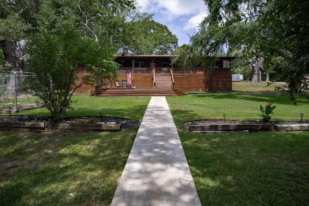 Single Family Residence For Sale in Henderson County , 12791 Honeysuckle Circle, Eustace, Texas 75124, 3 Bedroom, 2 Bathroom, Garage spaces, 2,160 Sqft, built in 1988, mls#21302274, Real Estate Agent in Eustace, Homes For Sale in Henderson county, Homes For Sale in Eustace, Realtor in Eustace Texas, Real Estate Brokerage Independent Realty Texas, Luminita Cordes Realtor
