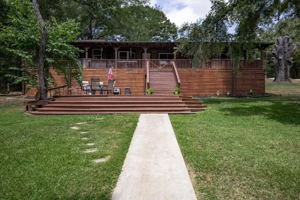 Single Family Residence For Sale in Henderson County , 12791 Honeysuckle Circle, Eustace, Texas 75124, 3 Bedroom, 2 Bathroom, Garage spaces, 2,160 Sqft, built in 1988, mls#21302274, Real Estate Agent in Eustace, Homes For Sale in Henderson county, Homes For Sale in Eustace, Realtor in Eustace Texas, Real Estate Brokerage Independent Realty Texas, Luminita Cordes Realtor