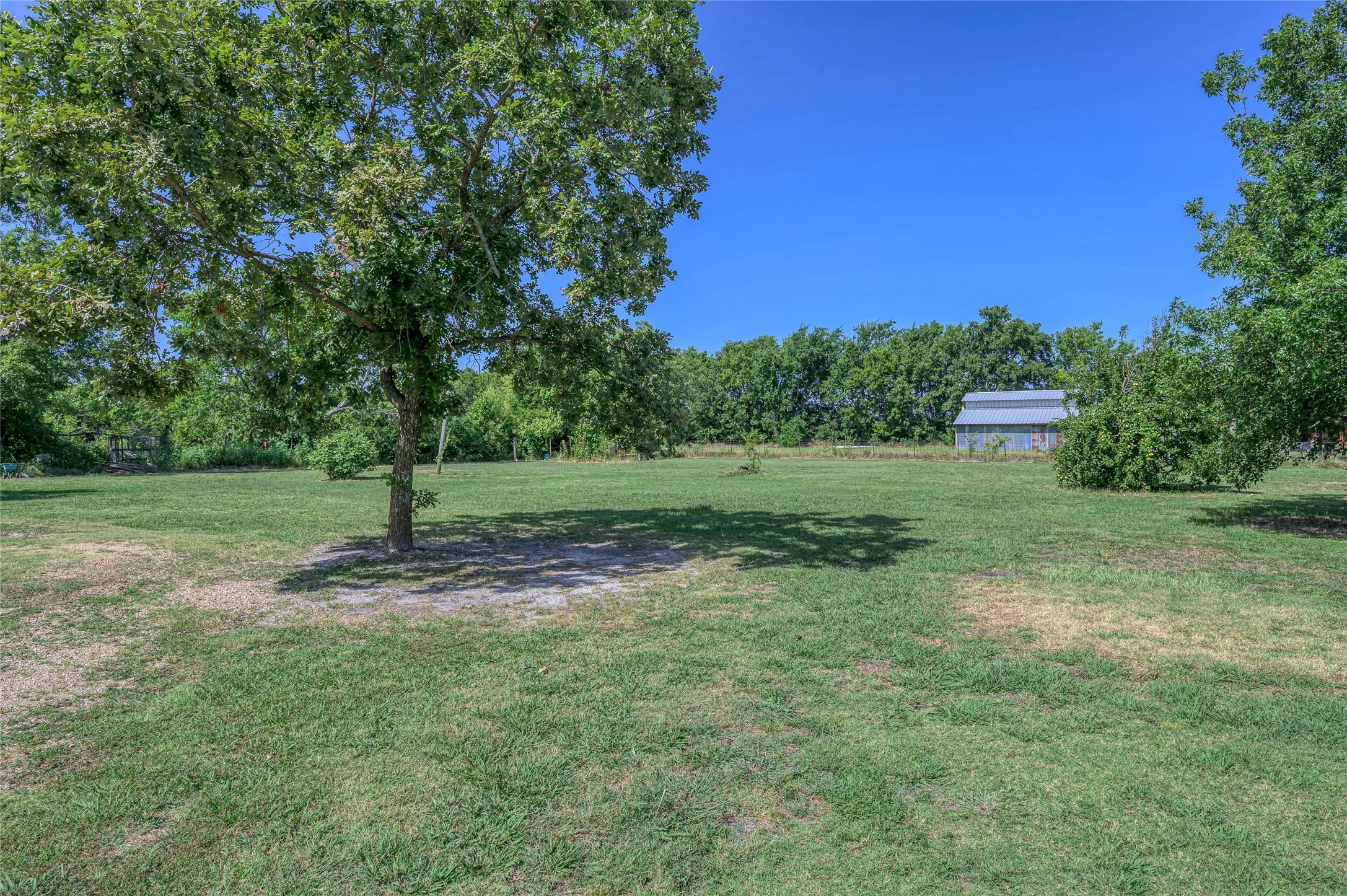 Mobile Home For Sale in Grayson County , 428 Pennell Road, Sherman, Texas 75090, 3 Bedroom, 2 Bathroom, Garage spaces, 1,680 Sqft, built in 1984, mls#21272143, Real Estate Agent in Sherman, Homes For Sale in Grayson county, Homes For Sale in Sherman, Realtor in Sherman Texas, Real Estate Brokerage Independent Realty Texas, Luminita Cordes Realtor