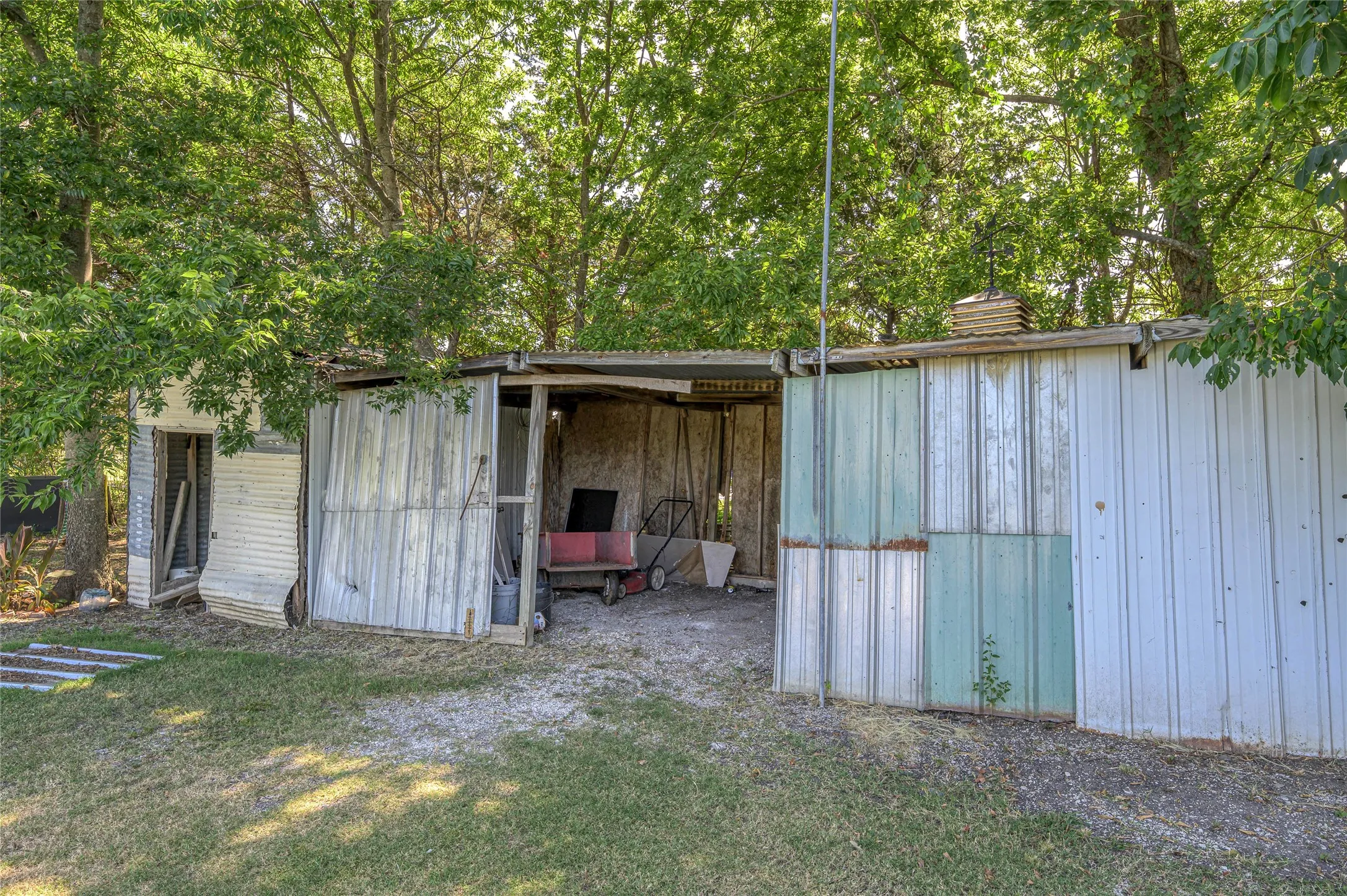 Mobile Home For Sale in Grayson County , 428 Pennell Road, Sherman, Texas 75090, 3 Bedroom, 2 Bathroom, Garage spaces, 1,680 Sqft, built in 1984, mls#21272143, Real Estate Agent in Sherman, Homes For Sale in Grayson county, Homes For Sale in Sherman, Realtor in Sherman Texas, Real Estate Brokerage Independent Realty Texas, Luminita Cordes Realtor