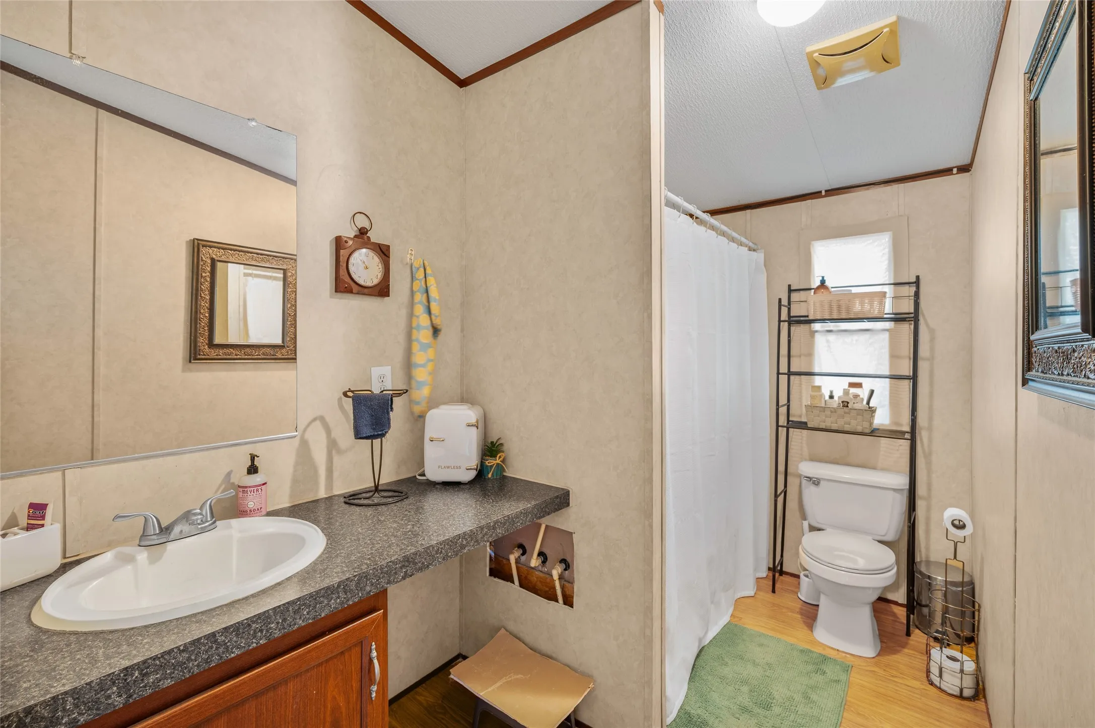 Mobile Home For Sale in Grayson County , 428 Pennell Road, Sherman, Texas 75090, 3 Bedroom, 2 Bathroom, Garage spaces, 1,680 Sqft, built in 1984, mls#21272143, Real Estate Agent in Sherman, Homes For Sale in Grayson county, Homes For Sale in Sherman, Realtor in Sherman Texas, Real Estate Brokerage Independent Realty Texas, Luminita Cordes Realtor