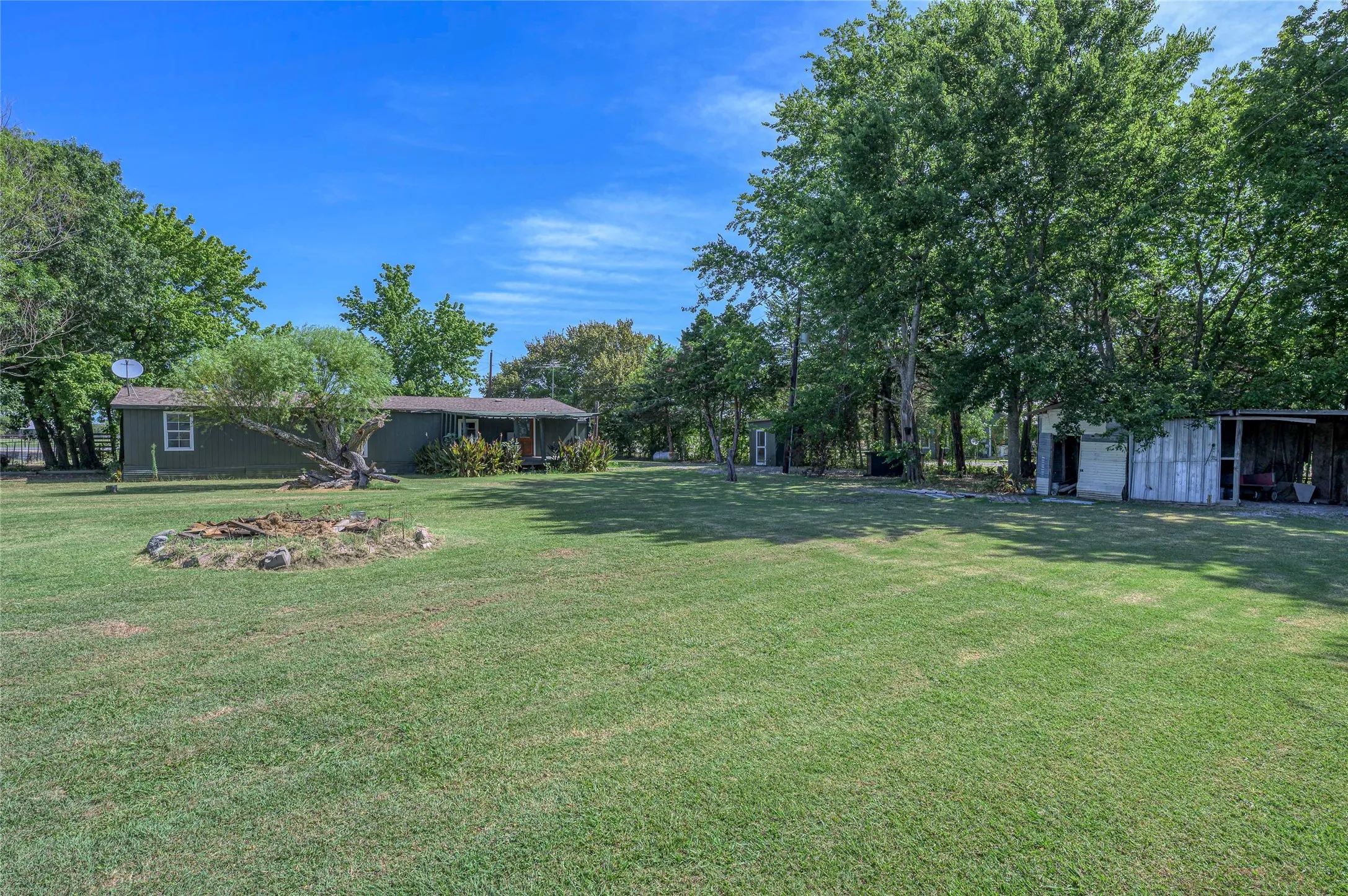 Mobile Home For Sale in Grayson County , 428 Pennell Road, Sherman, Texas 75090, 3 Bedroom, 2 Bathroom, Garage spaces, 1,680 Sqft, built in 1984, mls#21272143, Real Estate Agent in Sherman, Homes For Sale in Grayson county, Homes For Sale in Sherman, Realtor in Sherman Texas, Real Estate Brokerage Independent Realty Texas, Luminita Cordes Realtor