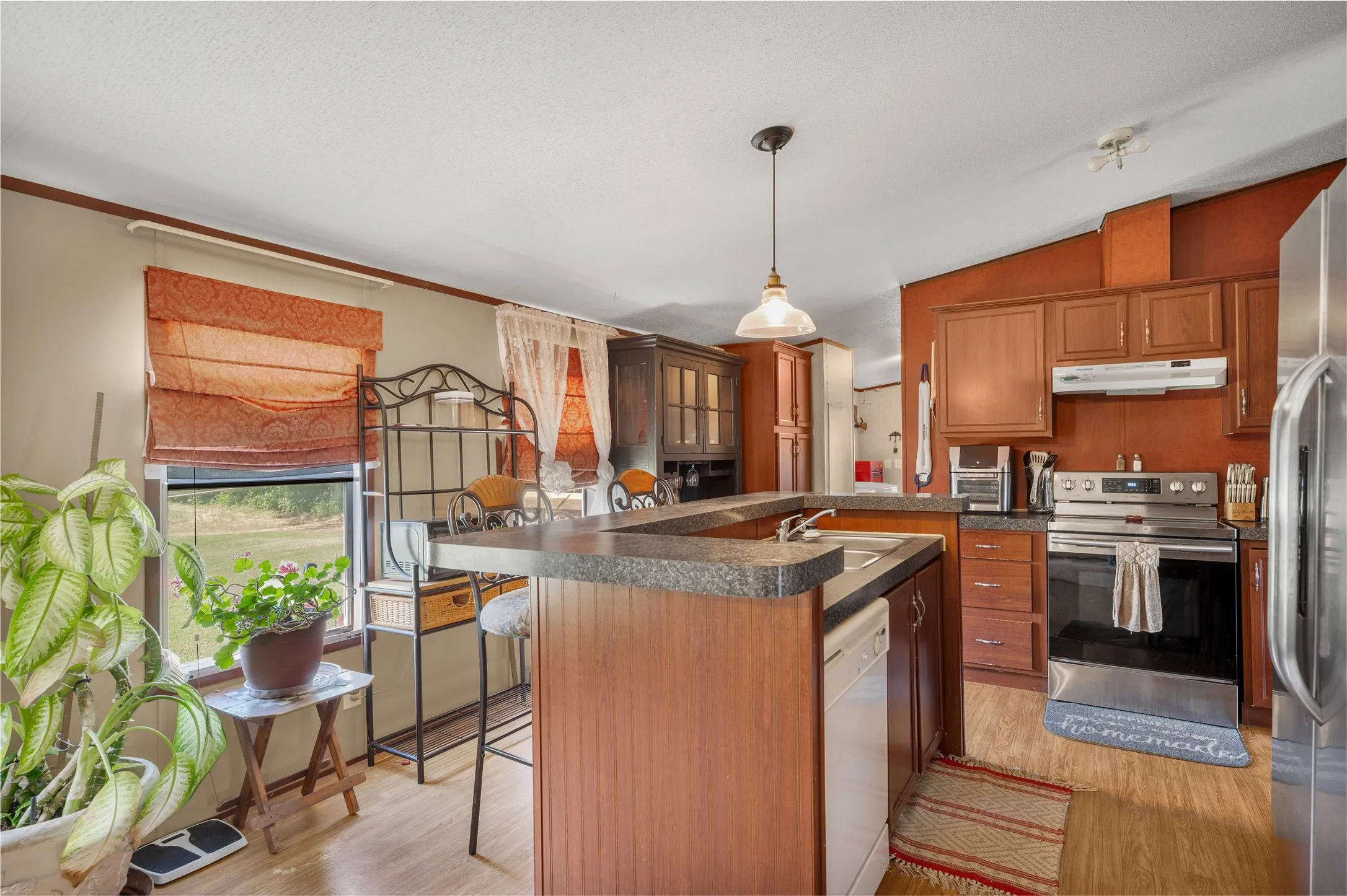 Mobile Home For Sale in Grayson County , 428 Pennell Road, Sherman, Texas 75090, 3 Bedroom, 2 Bathroom, Garage spaces, 1,680 Sqft, built in 1984, mls#21272143, Real Estate Agent in Sherman, Homes For Sale in Grayson county, Homes For Sale in Sherman, Realtor in Sherman Texas, Real Estate Brokerage Independent Realty Texas, Luminita Cordes Realtor