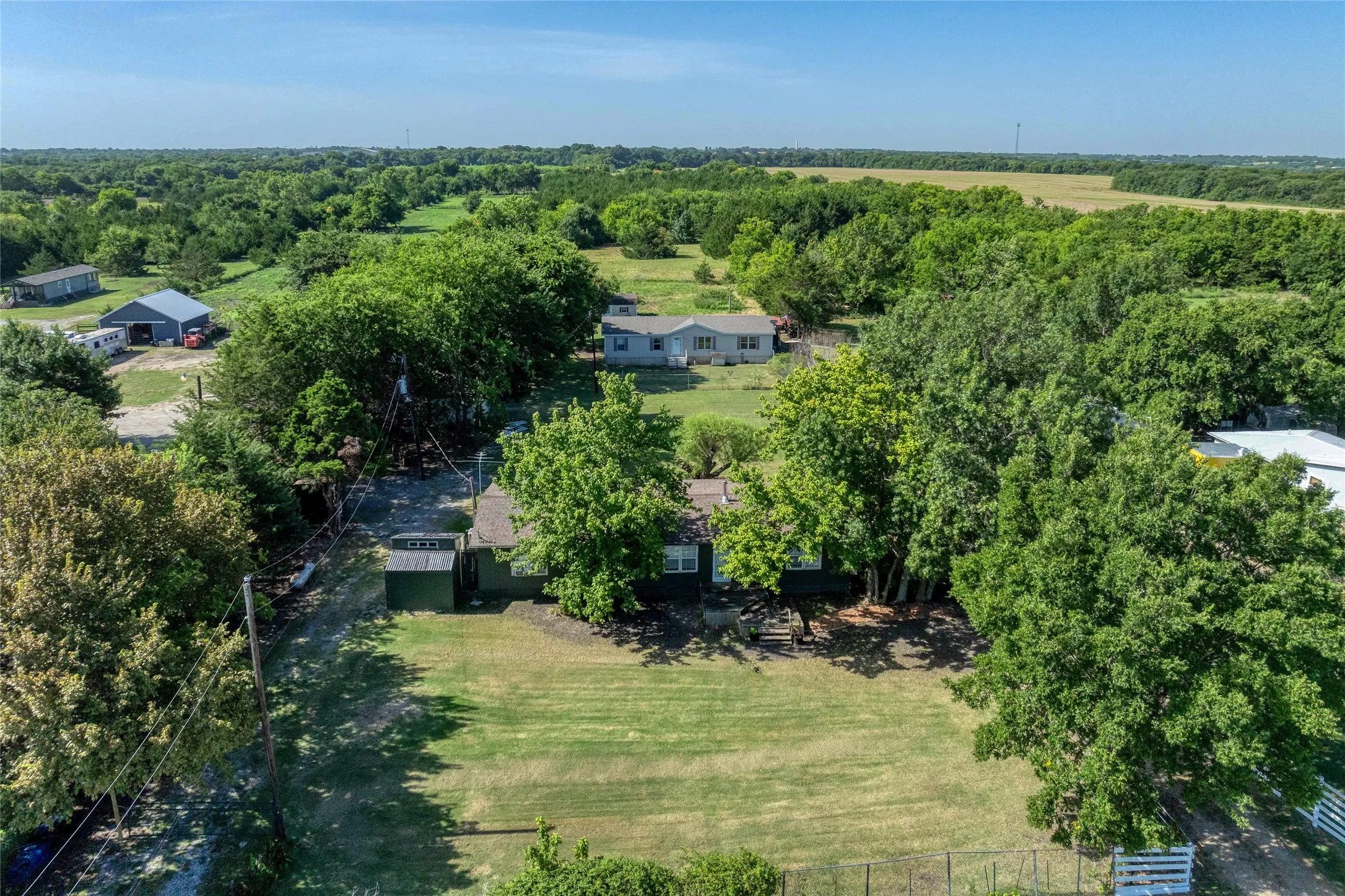 Mobile Home For Sale in Grayson County , 428 Pennell Road, Sherman, Texas 75090, 3 Bedroom, 2 Bathroom, Garage spaces, 1,680 Sqft, built in 1984, mls#21272143, Real Estate Agent in Sherman, Homes For Sale in Grayson county, Homes For Sale in Sherman, Realtor in Sherman Texas, Real Estate Brokerage Independent Realty Texas, Luminita Cordes Realtor
