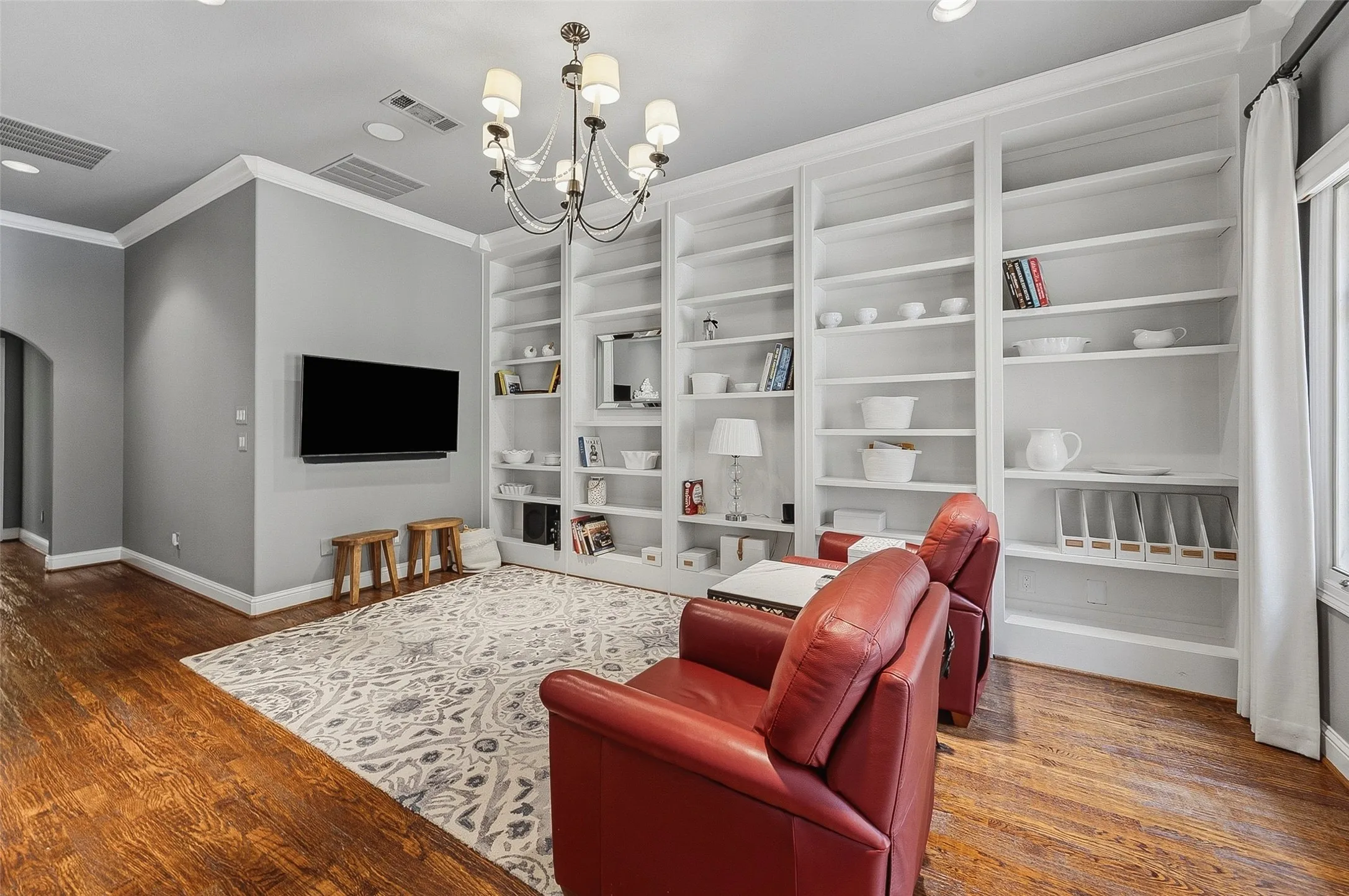 Single Family Residence For Sale in Tarrant County , 2605 Museum Way, Fort Worth, Texas 76107, 3 Bedroom, 4 Bathroom, 2 Garage spaces, 3,223 Sqft, built in 2008, mls#21310275, Real Estate Agent in Fort Worth, Homes For Sale in Tarrant county, Homes For Sale in Fort Worth, Realtor in Fort Worth Texas, Real Estate Brokerage Independent Realty Texas, Luminita Cordes Realtor