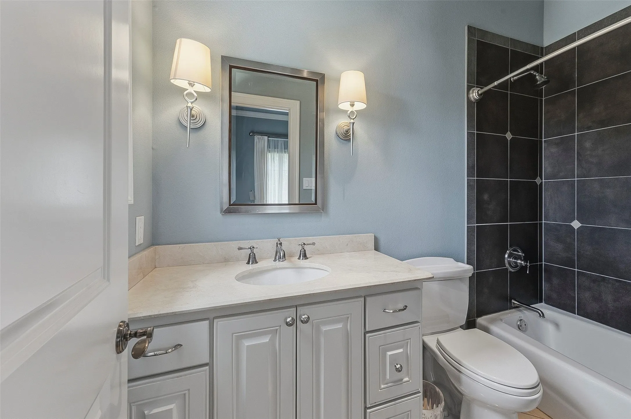 Single Family Residence For Sale in Tarrant County , 2605 Museum Way, Fort Worth, Texas 76107, 3 Bedroom, 4 Bathroom, 2 Garage spaces, 3,223 Sqft, built in 2008, mls#21310275, Real Estate Agent in Fort Worth, Homes For Sale in Tarrant county, Homes For Sale in Fort Worth, Realtor in Fort Worth Texas, Real Estate Brokerage Independent Realty Texas, Luminita Cordes Realtor