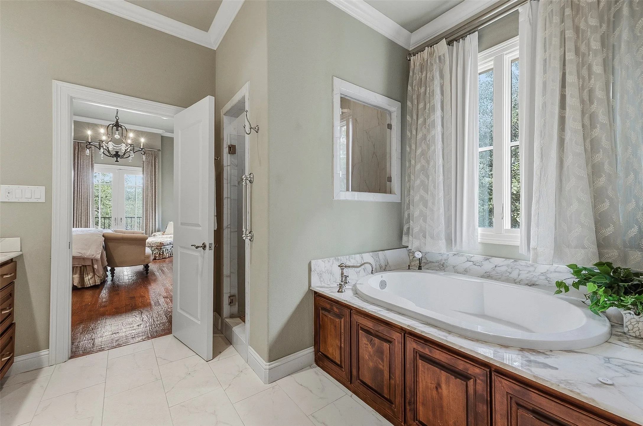 Single Family Residence For Sale in Tarrant County , 2605 Museum Way, Fort Worth, Texas 76107, 3 Bedroom, 4 Bathroom, 2 Garage spaces, 3,223 Sqft, built in 2008, mls#21310275, Real Estate Agent in Fort Worth, Homes For Sale in Tarrant county, Homes For Sale in Fort Worth, Realtor in Fort Worth Texas, Real Estate Brokerage Independent Realty Texas, Luminita Cordes Realtor