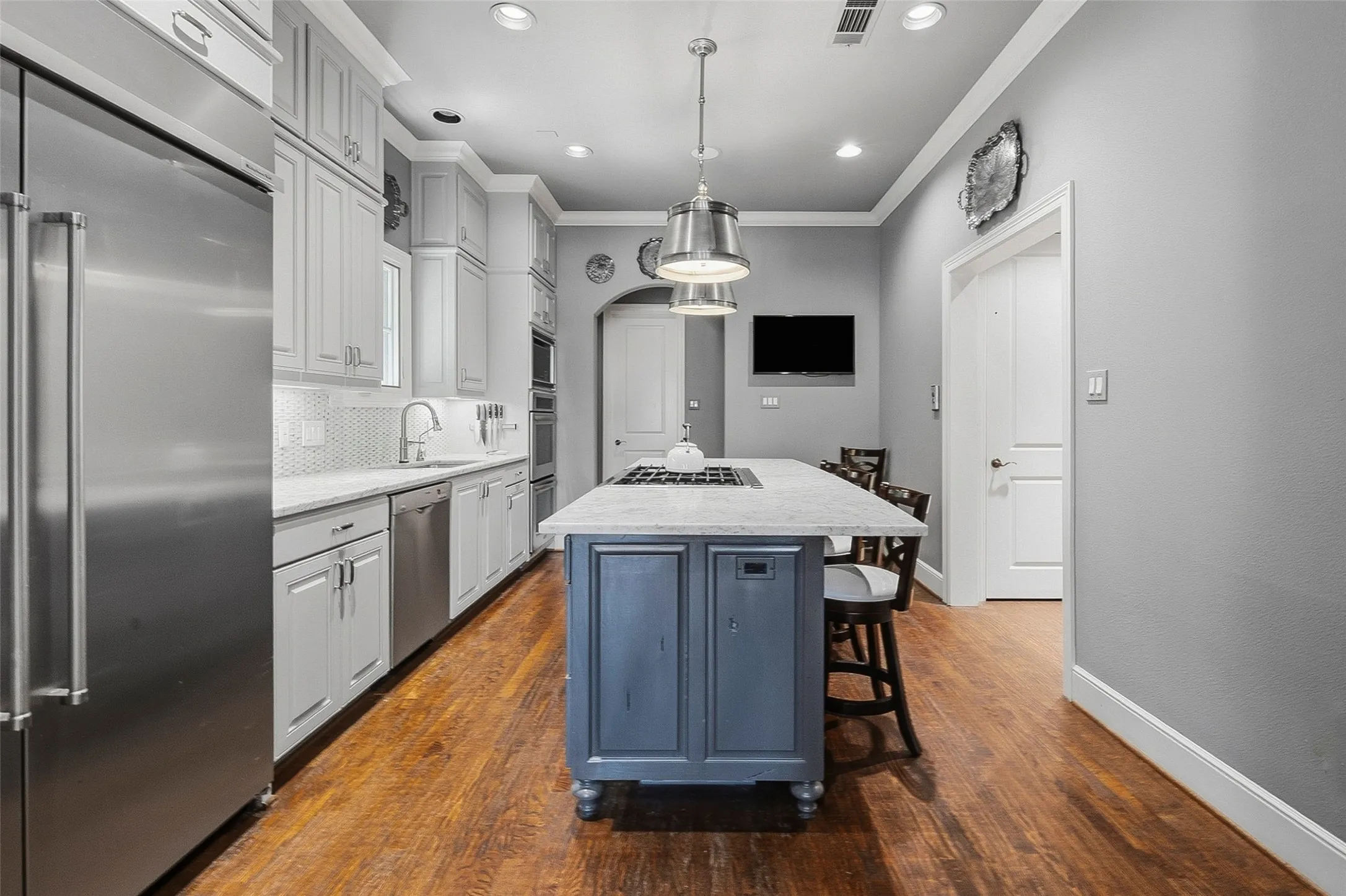 Single Family Residence For Sale in Tarrant County , 2605 Museum Way, Fort Worth, Texas 76107, 3 Bedroom, 4 Bathroom, 2 Garage spaces, 3,223 Sqft, built in 2008, mls#21310275, Real Estate Agent in Fort Worth, Homes For Sale in Tarrant county, Homes For Sale in Fort Worth, Realtor in Fort Worth Texas, Real Estate Brokerage Independent Realty Texas, Luminita Cordes Realtor