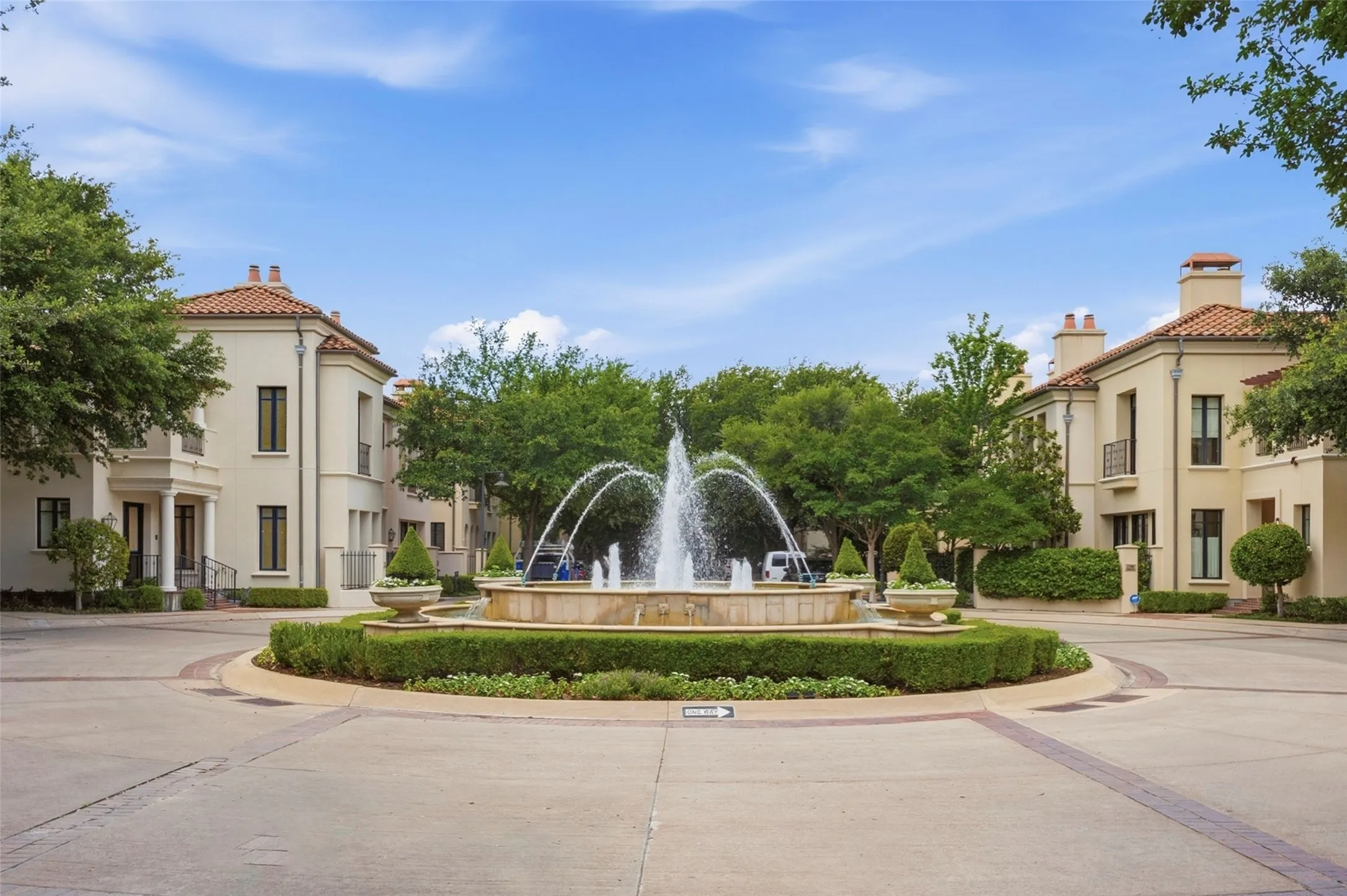 Single Family Residence For Sale in Tarrant County , 2605 Museum Way, Fort Worth, Texas 76107, 3 Bedroom, 4 Bathroom, 2 Garage spaces, 3,223 Sqft, built in 2008, mls#21310275, Real Estate Agent in Fort Worth, Homes For Sale in Tarrant county, Homes For Sale in Fort Worth, Realtor in Fort Worth Texas, Real Estate Brokerage Independent Realty Texas, Luminita Cordes Realtor