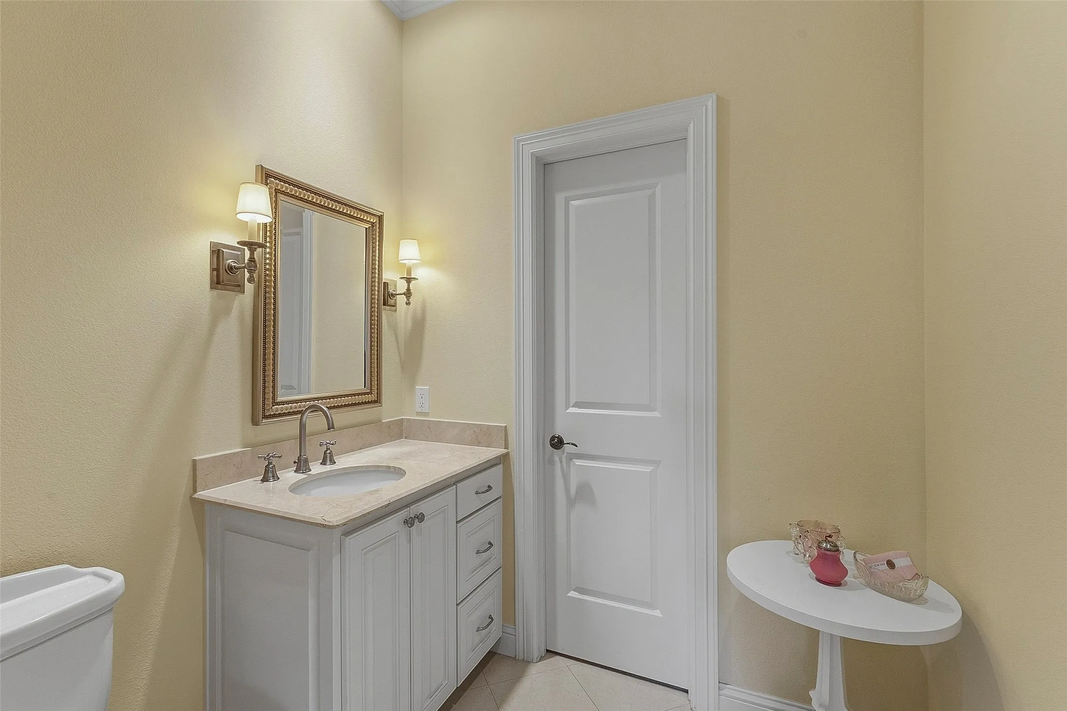 Single Family Residence For Sale in Tarrant County , 2605 Museum Way, Fort Worth, Texas 76107, 3 Bedroom, 4 Bathroom, 2 Garage spaces, 3,223 Sqft, built in 2008, mls#21310275, Real Estate Agent in Fort Worth, Homes For Sale in Tarrant county, Homes For Sale in Fort Worth, Realtor in Fort Worth Texas, Real Estate Brokerage Independent Realty Texas, Luminita Cordes Realtor