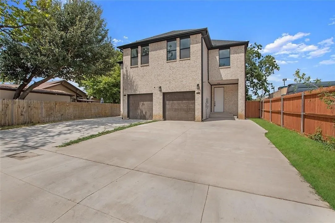 Duplex For Rent in Dallas County , 1711 Herald Street, Dallas, Texas 75215, 3 Bedroom, 3 Bathroom, 1 Garage spaces, 2,142 Sqft, built in 2024, mls#21310843, Real Estate Agent in Dallas, Homes For Rent in Dallas county, Homes For Rent in Dallas, Realtor in Dallas Texas, Real Estate Brokerage Independent Realty Texas, Luminita Cordes Realtor