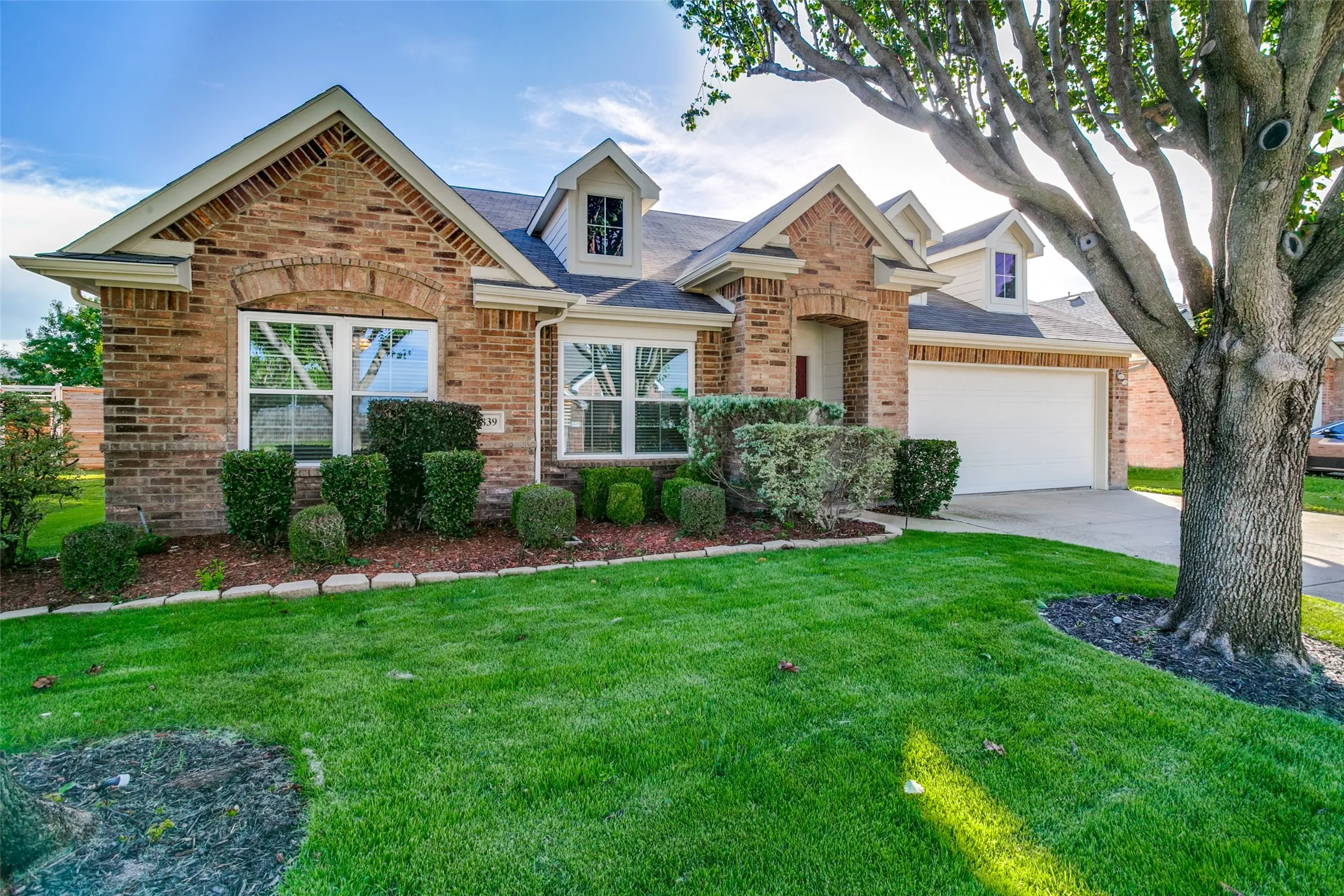Single Family Residence For Sale in Tarrant County , 5839 Twilight Drive, Grand Prairie, Texas 75052, 3 Bedroom, 2 Bathroom, 2 Garage spaces, 2,142 Sqft, built in 2006, mls#21309027, Real Estate Agent in Grand Prairie, Homes For Sale in Tarrant county, Homes For Sale in Grand Prairie, Realtor in Grand Prairie Texas, Real Estate Brokerage Independent Realty Texas, Luminita Cordes Realtor