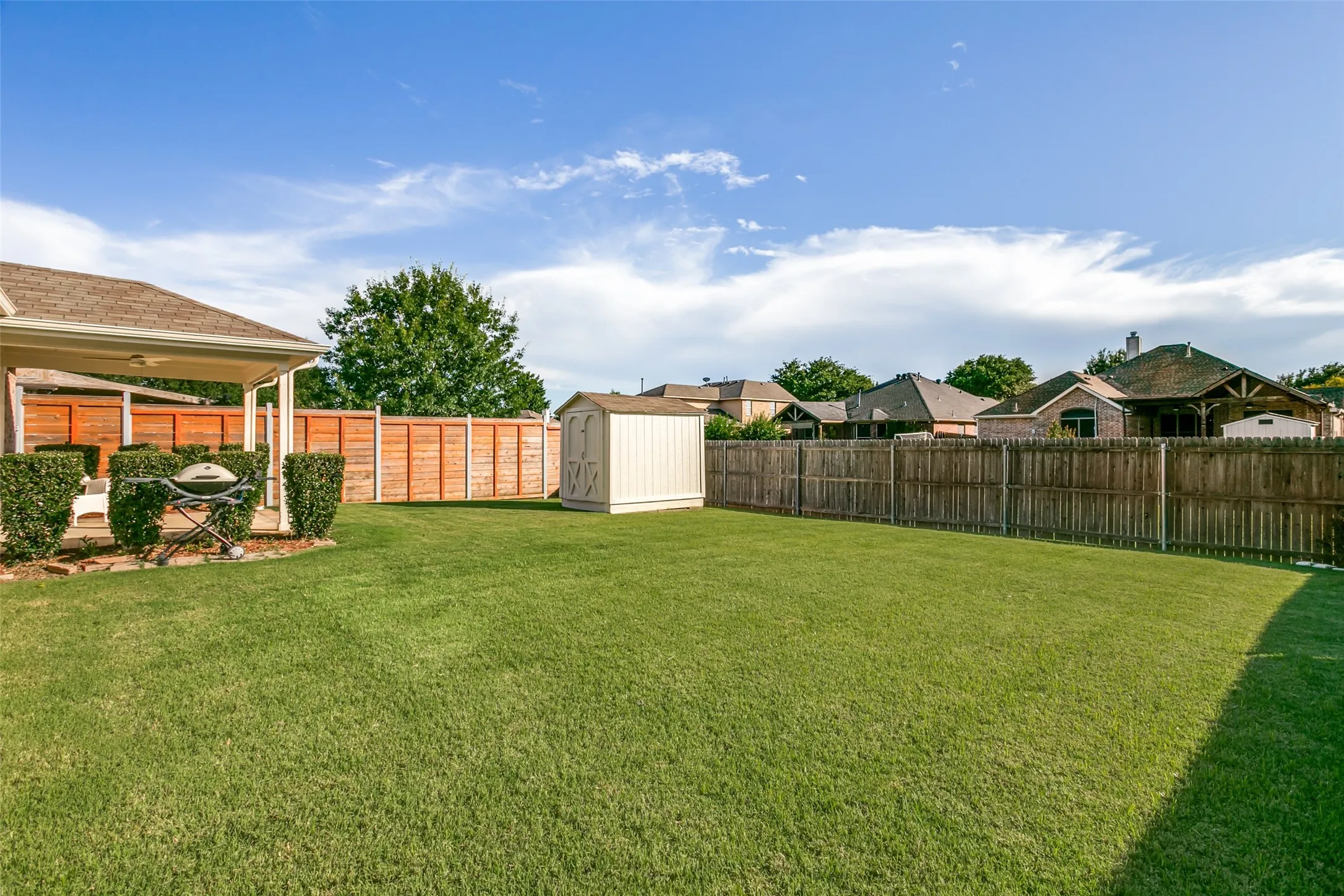 Single Family Residence For Sale in Tarrant County , 5839 Twilight Drive, Grand Prairie, Texas 75052, 3 Bedroom, 2 Bathroom, 2 Garage spaces, 2,142 Sqft, built in 2006, mls#21309027, Real Estate Agent in Grand Prairie, Homes For Sale in Tarrant county, Homes For Sale in Grand Prairie, Realtor in Grand Prairie Texas, Real Estate Brokerage Independent Realty Texas, Luminita Cordes Realtor