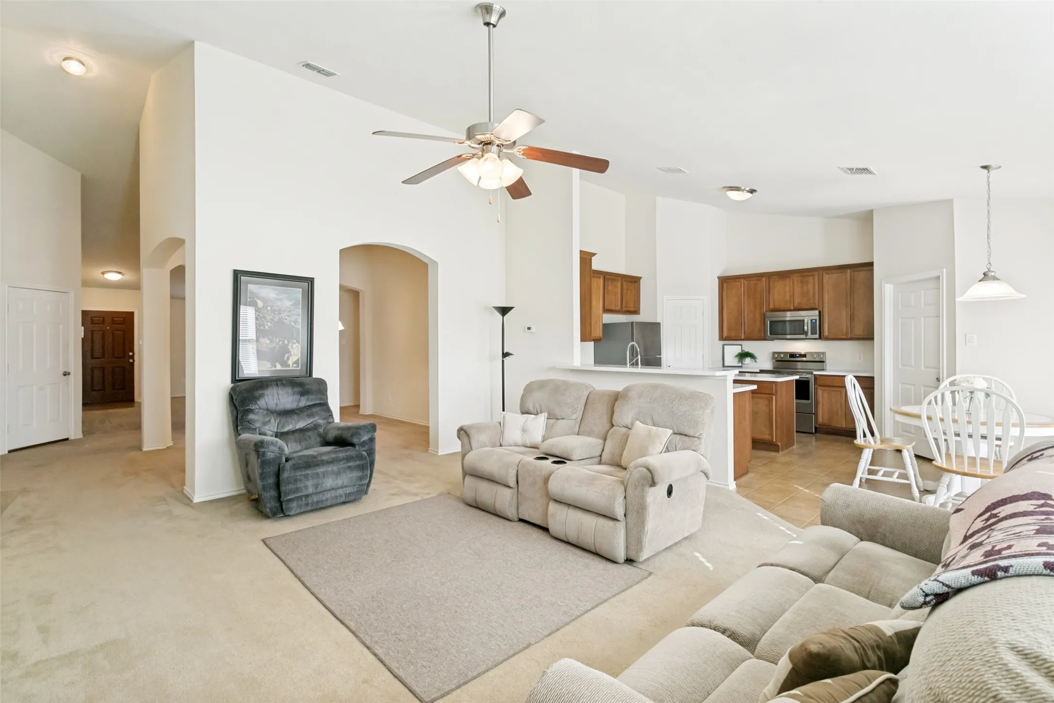 Single Family Residence For Sale in Tarrant County , 5839 Twilight Drive, Grand Prairie, Texas 75052, 3 Bedroom, 2 Bathroom, 2 Garage spaces, 2,142 Sqft, built in 2006, mls#21309027, Real Estate Agent in Grand Prairie, Homes For Sale in Tarrant county, Homes For Sale in Grand Prairie, Realtor in Grand Prairie Texas, Real Estate Brokerage Independent Realty Texas, Luminita Cordes Realtor