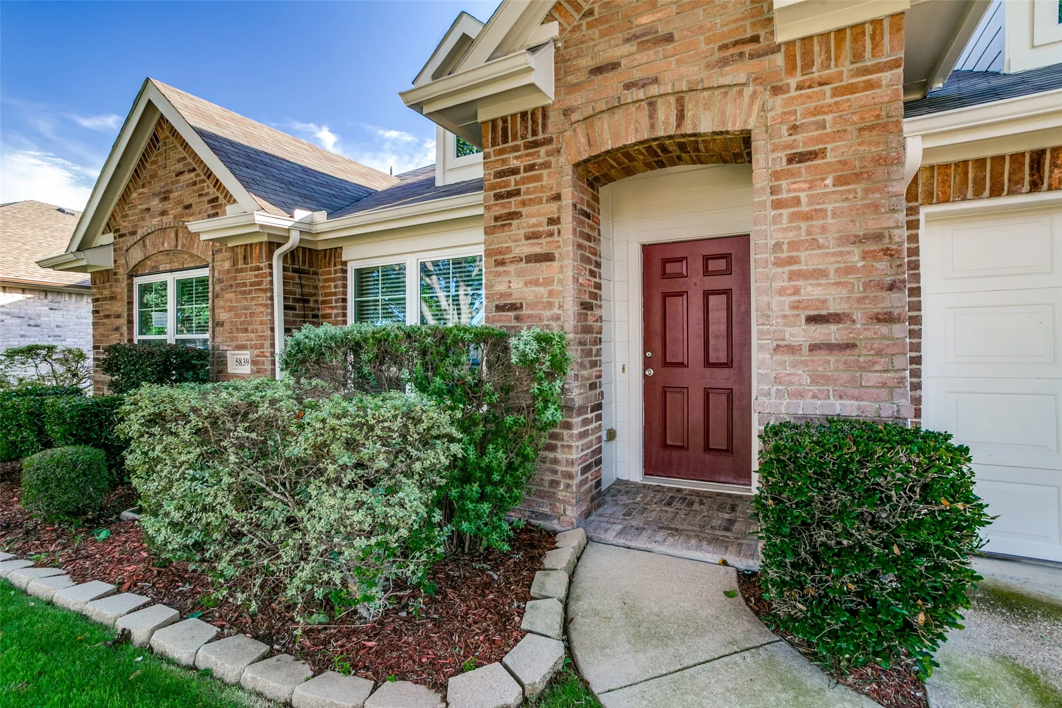 Single Family Residence For Sale in Tarrant County , 5839 Twilight Drive, Grand Prairie, Texas 75052, 3 Bedroom, 2 Bathroom, 2 Garage spaces, 2,142 Sqft, built in 2006, mls#21309027, Real Estate Agent in Grand Prairie, Homes For Sale in Tarrant county, Homes For Sale in Grand Prairie, Realtor in Grand Prairie Texas, Real Estate Brokerage Independent Realty Texas, Luminita Cordes Realtor