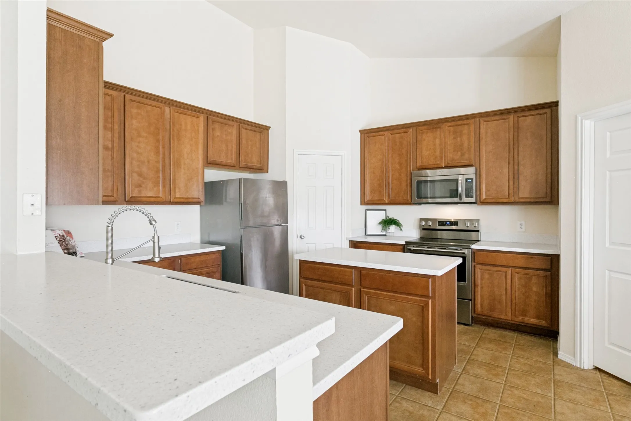 Single Family Residence For Sale in Tarrant County , 5839 Twilight Drive, Grand Prairie, Texas 75052, 3 Bedroom, 2 Bathroom, 2 Garage spaces, 2,142 Sqft, built in 2006, mls#21309027, Real Estate Agent in Grand Prairie, Homes For Sale in Tarrant county, Homes For Sale in Grand Prairie, Realtor in Grand Prairie Texas, Real Estate Brokerage Independent Realty Texas, Luminita Cordes Realtor