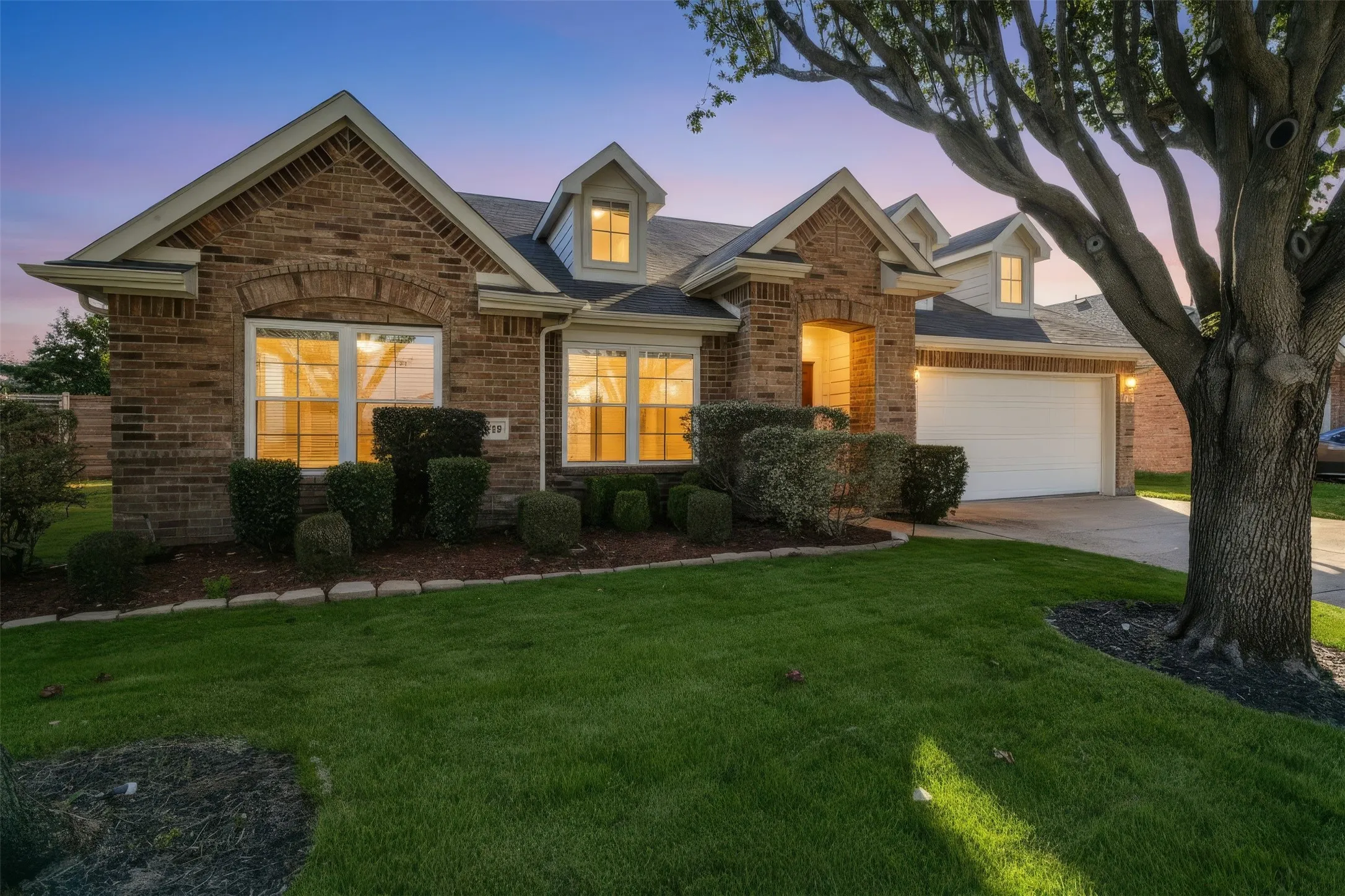 Single Family Residence For Sale in Tarrant County , 5839 Twilight Drive, Grand Prairie, Texas 75052, 3 Bedroom, 2 Bathroom, 2 Garage spaces, 2,142 Sqft, built in 2006, mls#21309027, Real Estate Agent in Grand Prairie, Homes For Sale in Tarrant county, Homes For Sale in Grand Prairie, Realtor in Grand Prairie Texas, Real Estate Brokerage Independent Realty Texas, Luminita Cordes Realtor