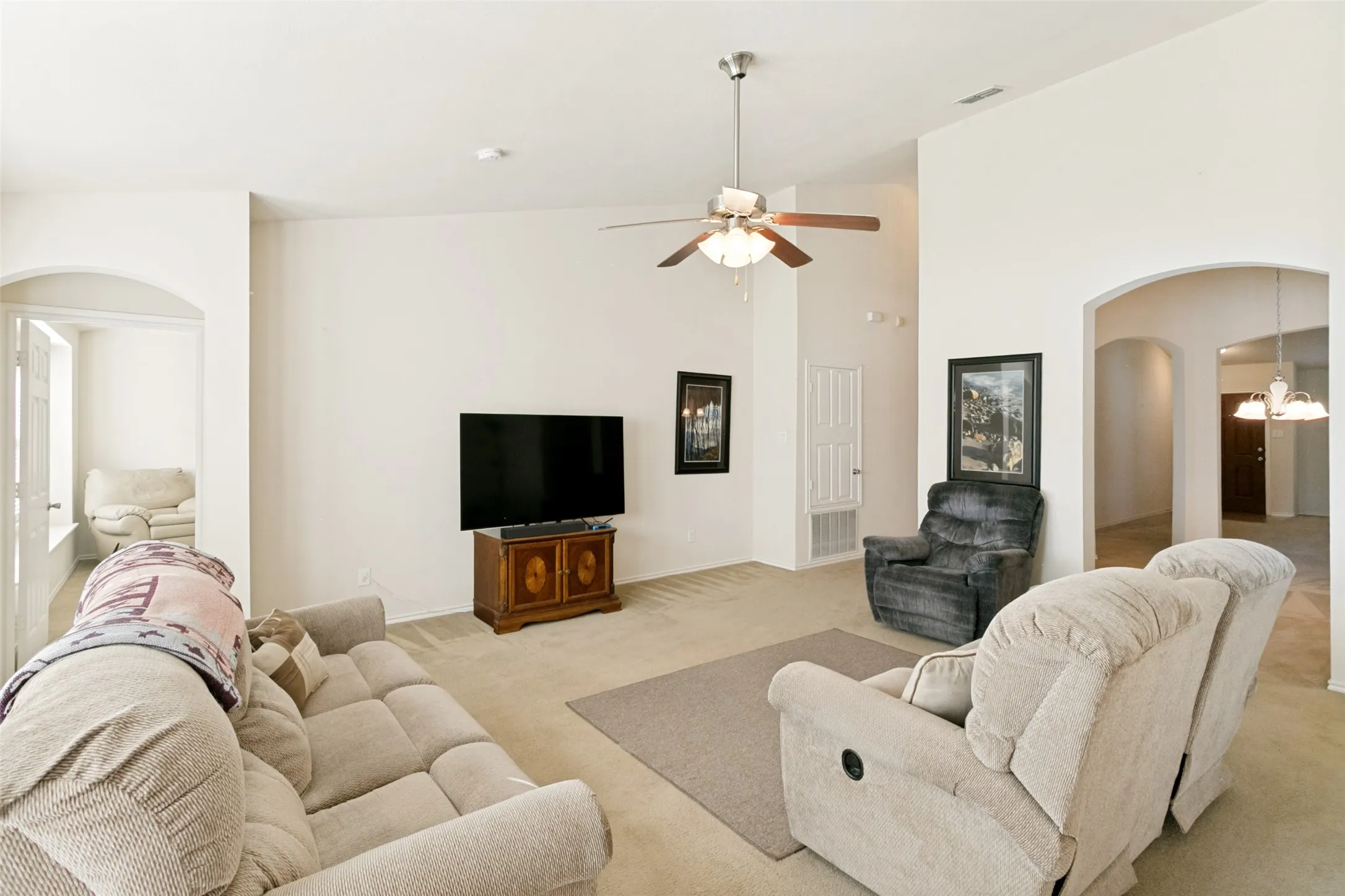 Single Family Residence For Sale in Tarrant County , 5839 Twilight Drive, Grand Prairie, Texas 75052, 3 Bedroom, 2 Bathroom, 2 Garage spaces, 2,142 Sqft, built in 2006, mls#21309027, Real Estate Agent in Grand Prairie, Homes For Sale in Tarrant county, Homes For Sale in Grand Prairie, Realtor in Grand Prairie Texas, Real Estate Brokerage Independent Realty Texas, Luminita Cordes Realtor