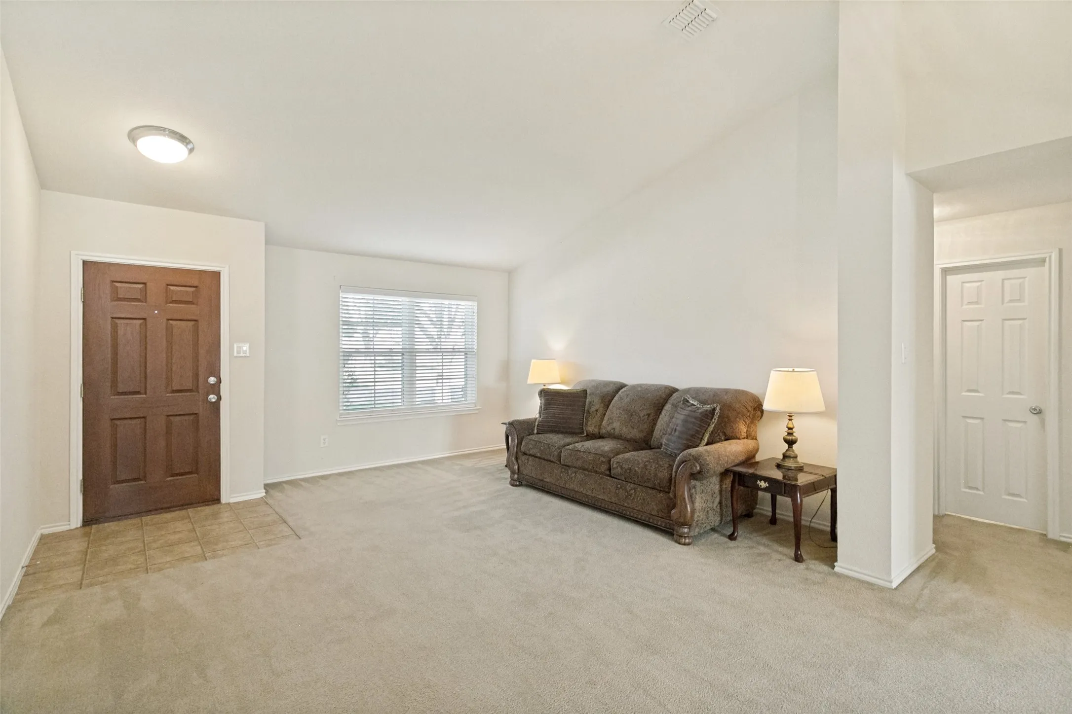Single Family Residence For Sale in Tarrant County , 5839 Twilight Drive, Grand Prairie, Texas 75052, 3 Bedroom, 2 Bathroom, 2 Garage spaces, 2,142 Sqft, built in 2006, mls#21309027, Real Estate Agent in Grand Prairie, Homes For Sale in Tarrant county, Homes For Sale in Grand Prairie, Realtor in Grand Prairie Texas, Real Estate Brokerage Independent Realty Texas, Luminita Cordes Realtor