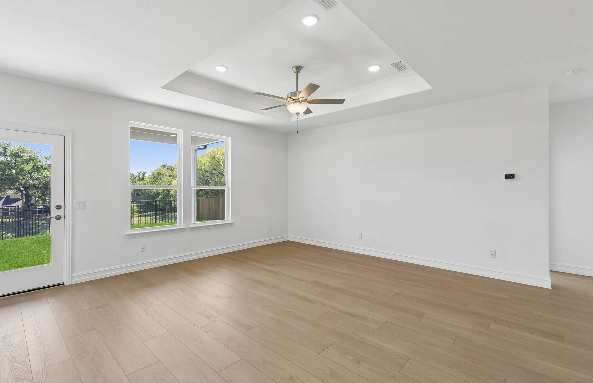 Tray ceiling in living  room