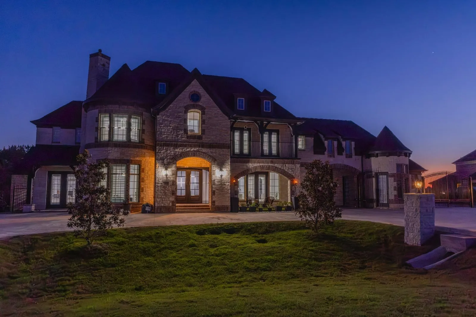Single Family Residence For Sale in Collin County , 5805 Middleton Drive, Parker, Texas 75002, 6 Bedroom, 7 Bathroom, 3 Garage spaces, 8,020 Sqft, built in 2017, mls#21305676, Real Estate Agent in Parker, Homes For Sale in Collin county, Homes For Sale in Parker, Realtor in Parker Texas, Real Estate Brokerage Independent Realty Texas, Luminita Cordes Realtor