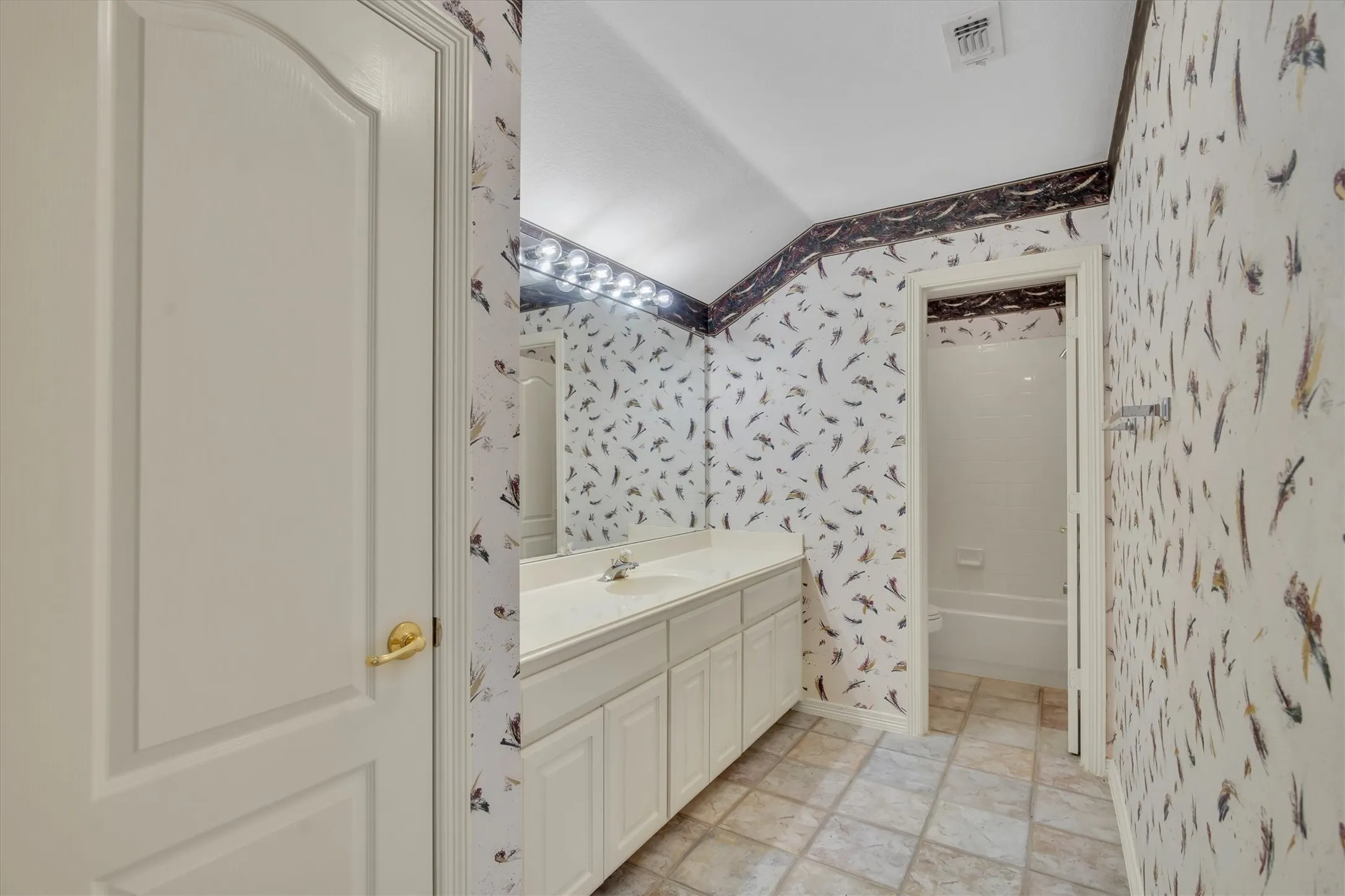 upstairs full bathroom attached to bonus room/bedroom