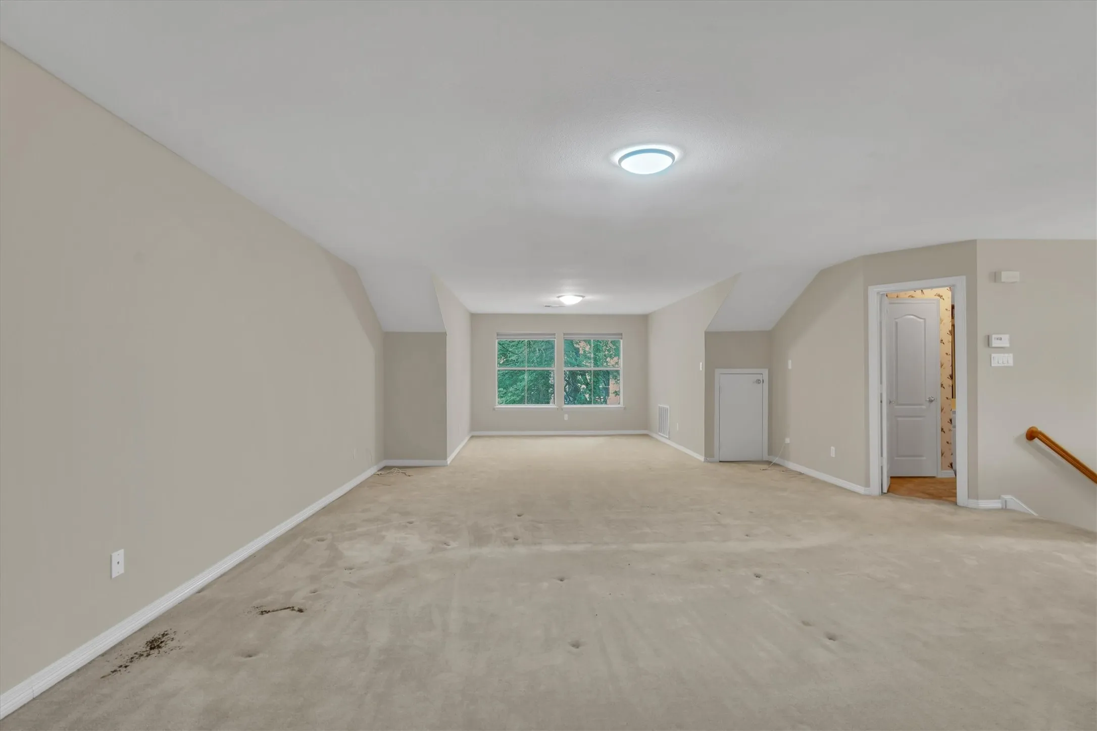 upstairs bonus room/bedroom with ensuite full bath oom