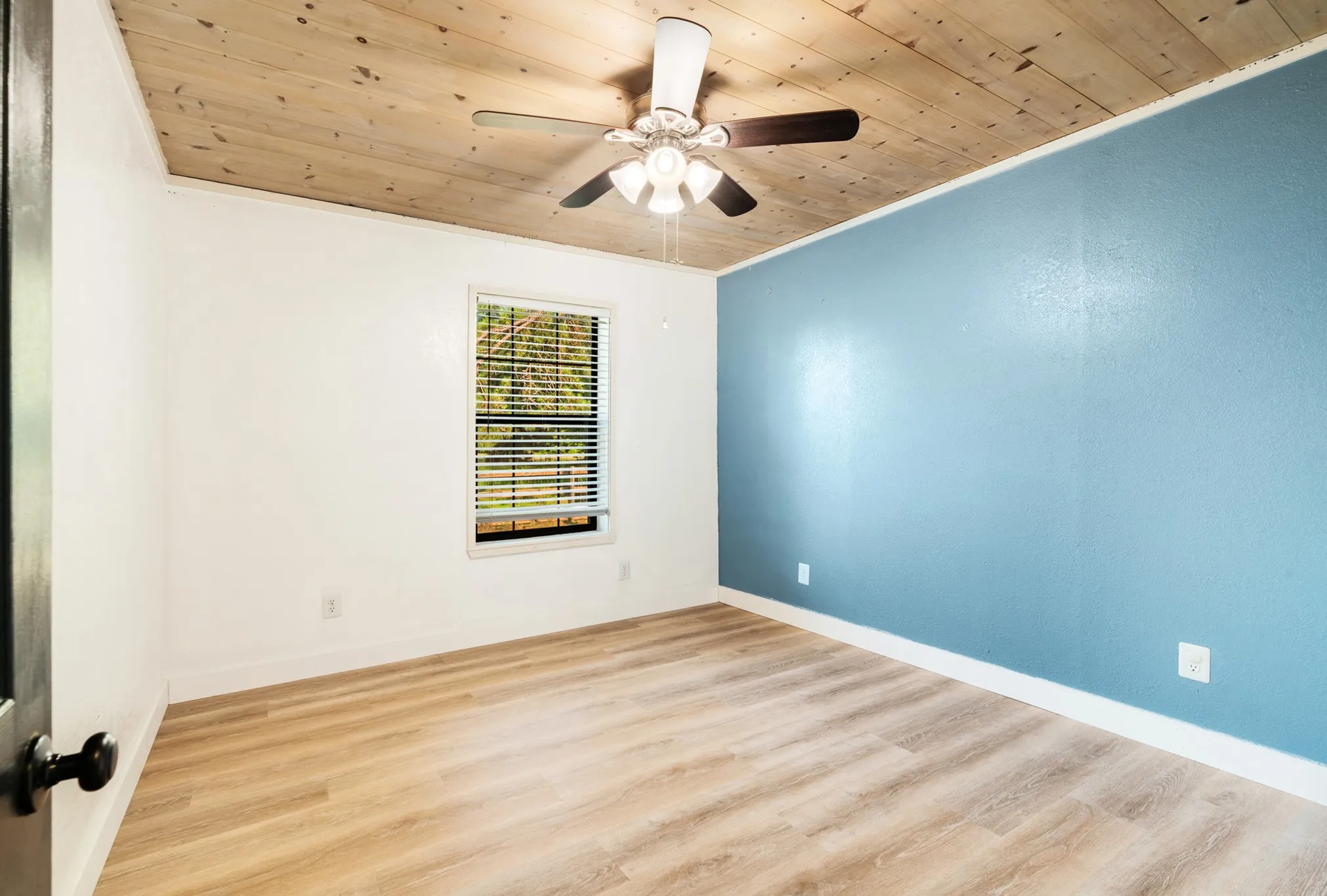 Single Family Residence For Sale in Red River (TX) County , 13944 Farm Road 195, Bagwell, Texas 75412, 4 Bedroom, 2 Bathroom, Garage spaces, 1,850 Sqft, built in 1927, mls#21308858, Real Estate Agent in Bagwell, Homes For Sale in Red River (TX) county, Homes For Sale in Bagwell, Realtor in Bagwell Texas, Real Estate Brokerage Independent Realty Texas, Luminita Cordes Realtor