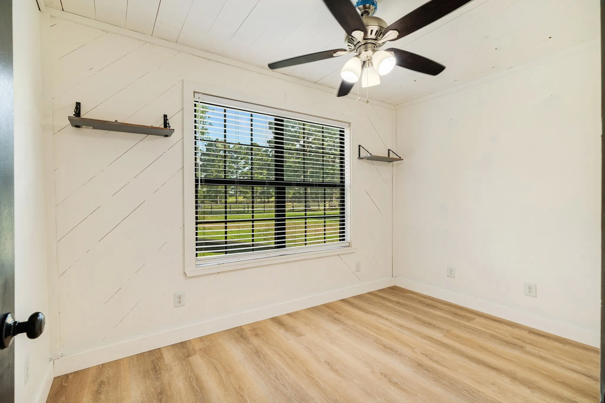 Single Family Residence For Sale in Red River (TX) County , 13944 Farm Road 195, Bagwell, Texas 75412, 4 Bedroom, 2 Bathroom, Garage spaces, 1,850 Sqft, built in 1927, mls#21308858, Real Estate Agent in Bagwell, Homes For Sale in Red River (TX) county, Homes For Sale in Bagwell, Realtor in Bagwell Texas, Real Estate Brokerage Independent Realty Texas, Luminita Cordes Realtor