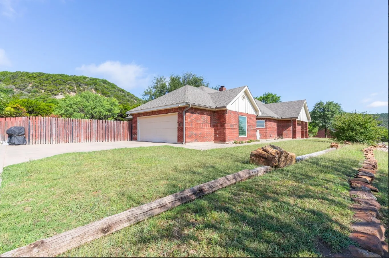 Single Family Residence For Rent in Taylor County , 364 Alexandra Drive, Tuscola, Texas 79562, 3 Bedrooms, 3 Bathrooms, 2 Garage spaces, 2,934 Sqft, built in 2000, Price $7,000, mls#21310863, Real Estate Agent in Tuscola, Homes For Rent in Taylor county, Homes For Rent in Tuscola, Realtor in Tuscola Texas, Real Estate Brokerage Independent Realty Texas, Luminita Cordes Realtor