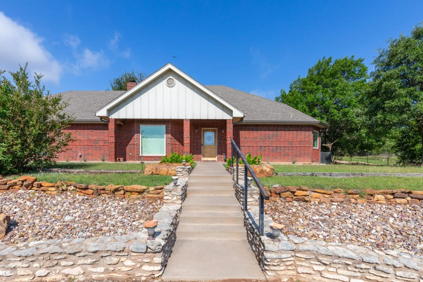Single Family Residence For Rent in Taylor County , 364 Alexandra Drive, Tuscola, Texas 79562, 3 Bedrooms, 3 Bathrooms, 2 Garage spaces, 2,934 Sqft, built in 2000, Price $7,000, mls#21310863, Real Estate Agent in Tuscola, Homes For Rent in Taylor county, Homes For Rent in Tuscola, Realtor in Tuscola Texas, Real Estate Brokerage Independent Realty Texas, Luminita Cordes Realtor