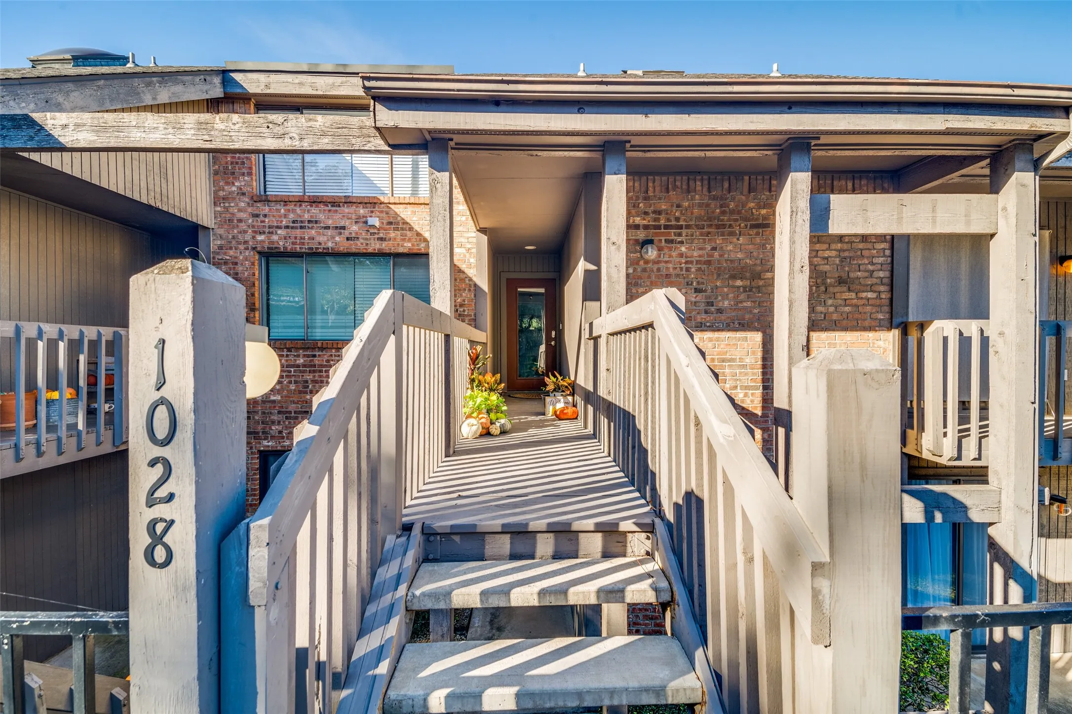Condominium For Sale in Rockwall County , 1028 Signal Ridge Place, Rockwall, Texas 75032, 3 Bedroom, 2 Bathroom, Garage spaces, 1,643 Sqft, built in 1984, mls#21310732, Real Estate Agent in Rockwall, Homes For Sale in Rockwall county, Homes For Sale in Rockwall, Realtor in Rockwall Texas, Real Estate Brokerage Independent Realty Texas, Luminita Cordes Realtor
