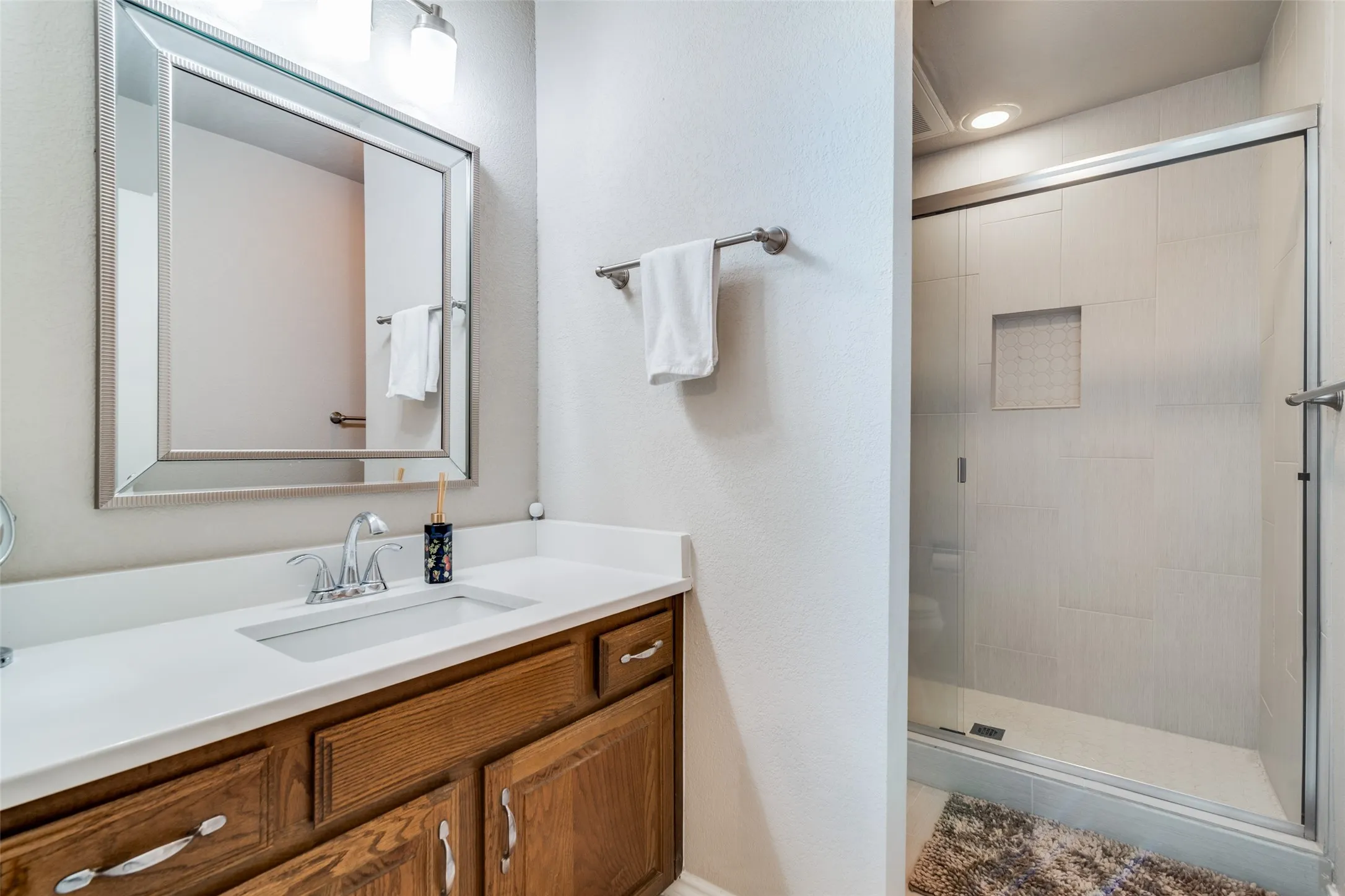 Condominium For Sale in Rockwall County , 1028 Signal Ridge Place, Rockwall, Texas 75032, 3 Bedroom, 2 Bathroom, Garage spaces, 1,643 Sqft, built in 1984, mls#21310732, Real Estate Agent in Rockwall, Homes For Sale in Rockwall county, Homes For Sale in Rockwall, Realtor in Rockwall Texas, Real Estate Brokerage Independent Realty Texas, Luminita Cordes Realtor