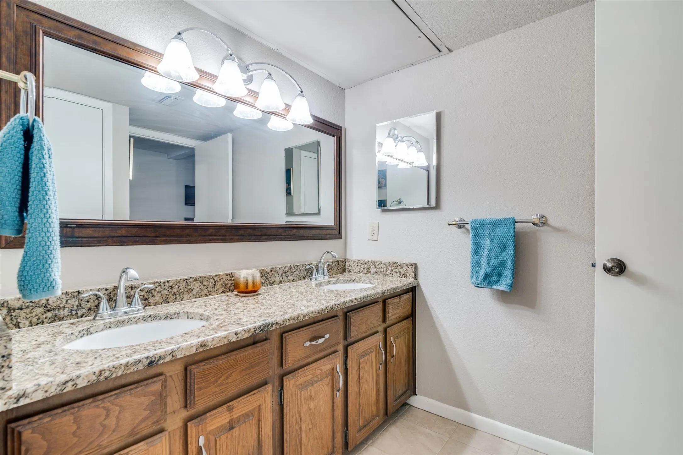 Condominium For Sale in Rockwall County , 1028 Signal Ridge Place, Rockwall, Texas 75032, 3 Bedroom, 2 Bathroom, Garage spaces, 1,643 Sqft, built in 1984, mls#21310732, Real Estate Agent in Rockwall, Homes For Sale in Rockwall county, Homes For Sale in Rockwall, Realtor in Rockwall Texas, Real Estate Brokerage Independent Realty Texas, Luminita Cordes Realtor